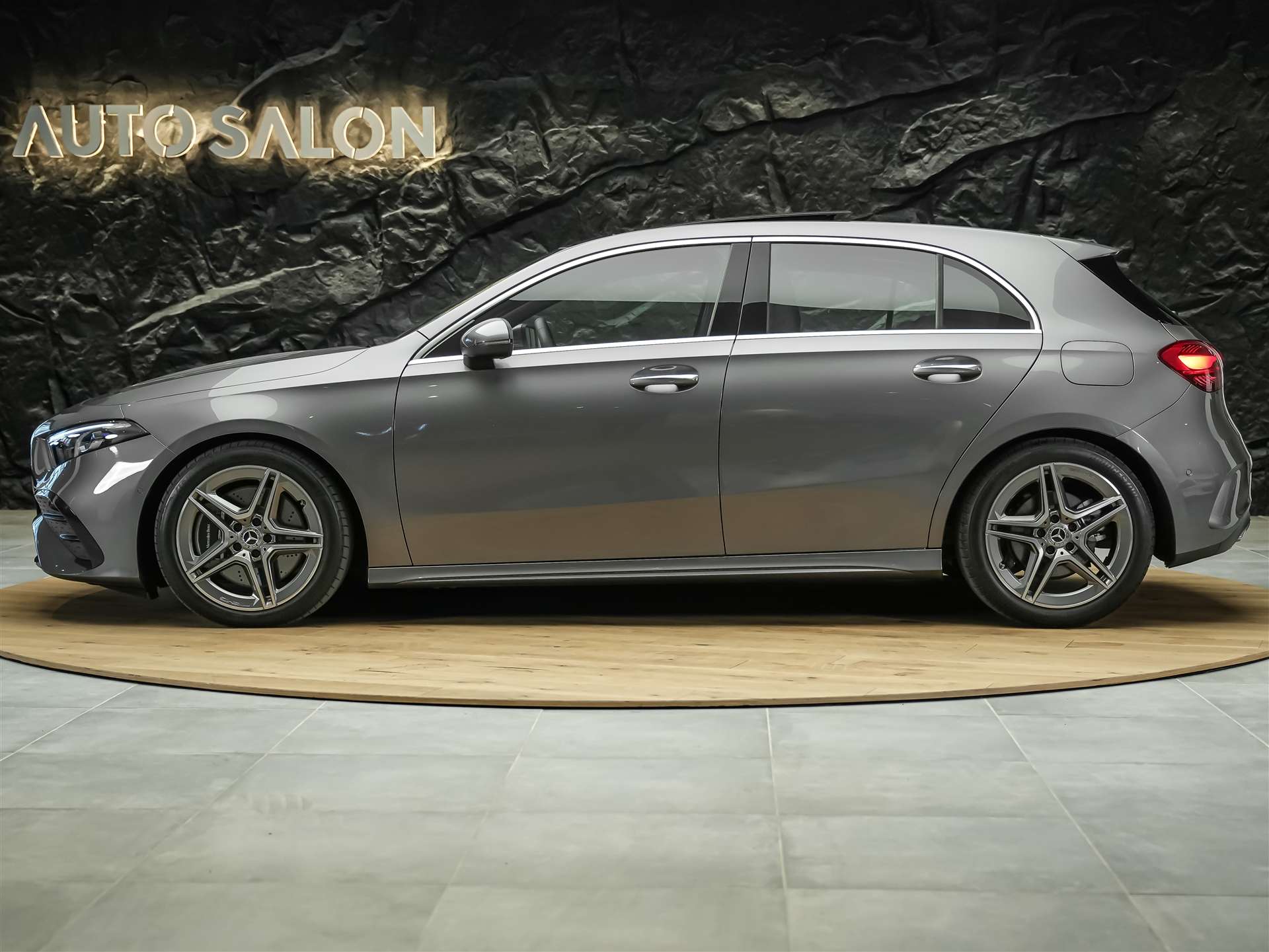 MERCEDES-BENZ A 250 AMG Line 4Matic 8G-DCT *Panorama*Multibeam LED*Lenkradheizung*-showroom-element-2