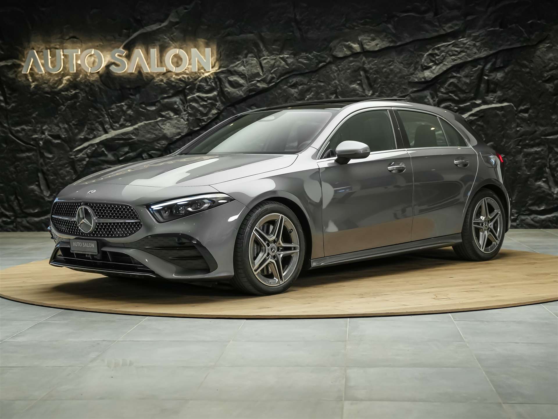 MERCEDES-BENZ A 250 AMG Line 4Matic 8G-DCT *Panorama*Multibeam LED*Lenkradheizung*-showroom-element-1