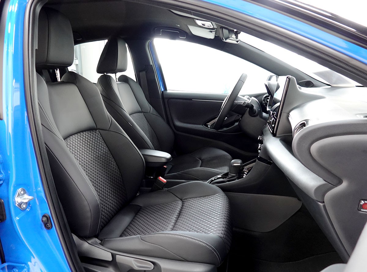 TOYOTA Yaris 1.5 Premium e-CVT-image-4