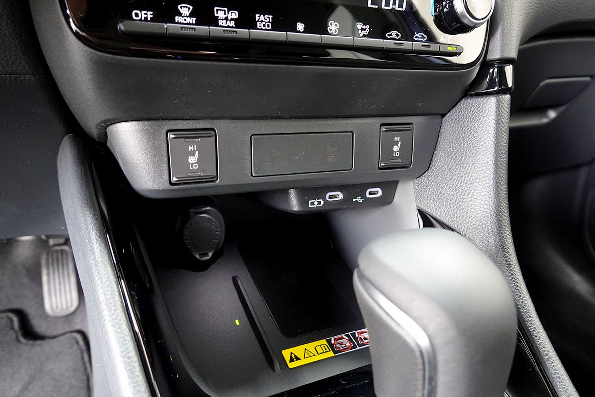 TOYOTA Yaris 1.5 Premium e-CVT-image-19