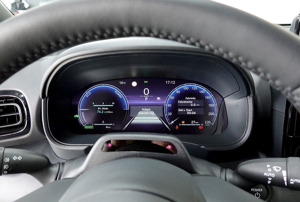 TOYOTA Yaris 1.5 Premium e-CVT-image-17