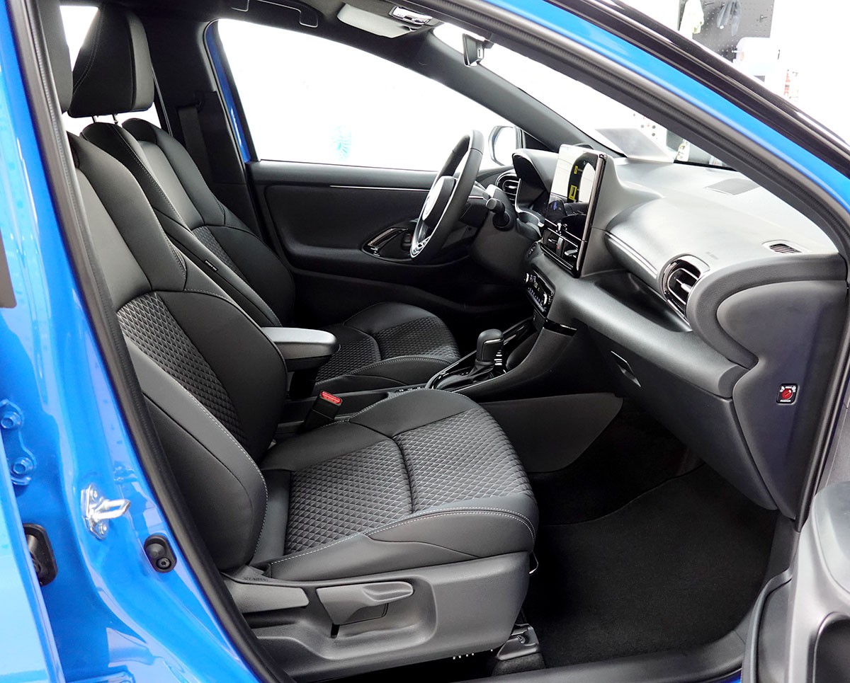 TOYOTA Yaris 1.5 Premium e-CVT-image-5