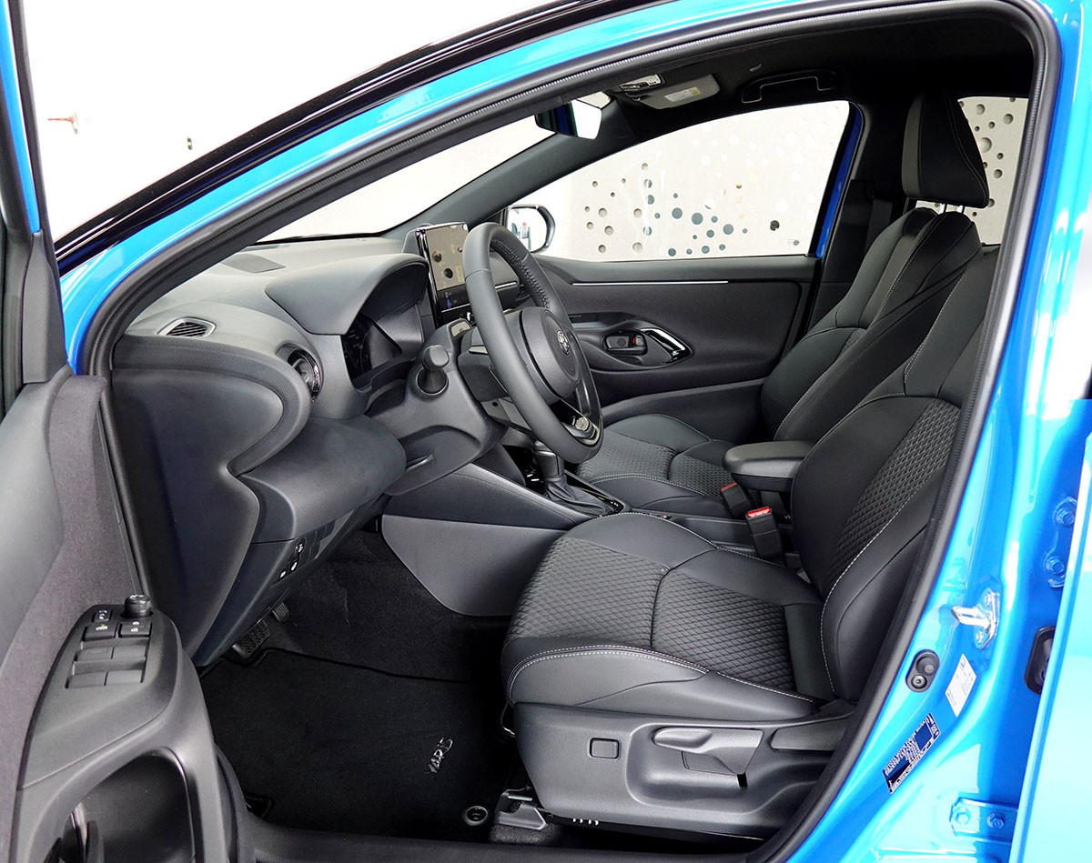 TOYOTA Yaris 1.5 Premium e-CVT-image-7