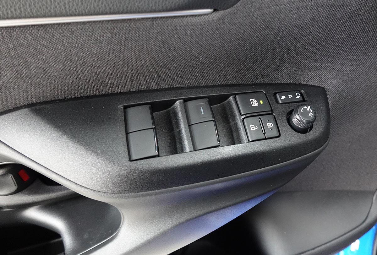 TOYOTA Yaris 1.5 Premium e-CVT-image-12