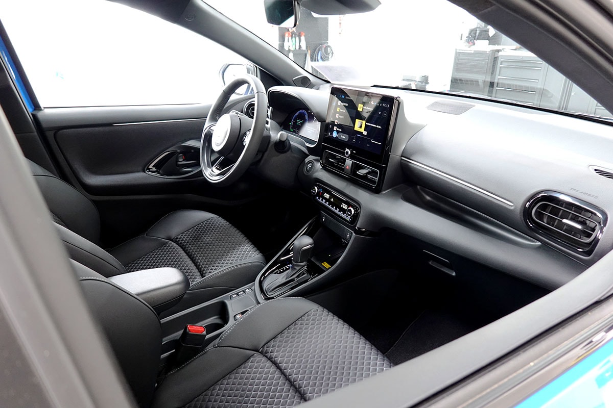 TOYOTA Yaris 1.5 Premium e-CVT-image-6