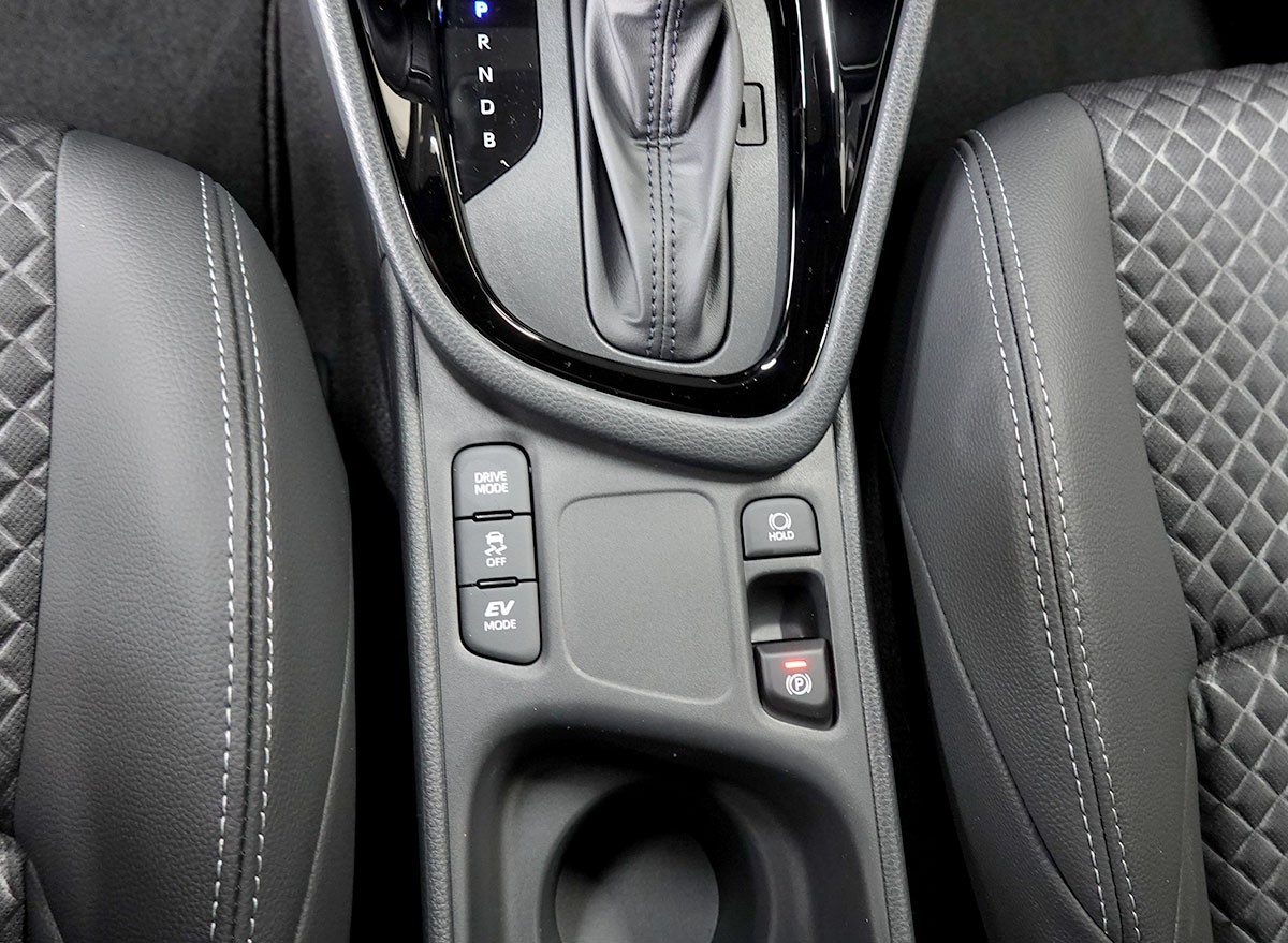 TOYOTA Yaris 1.5 Premium e-CVT-image-18