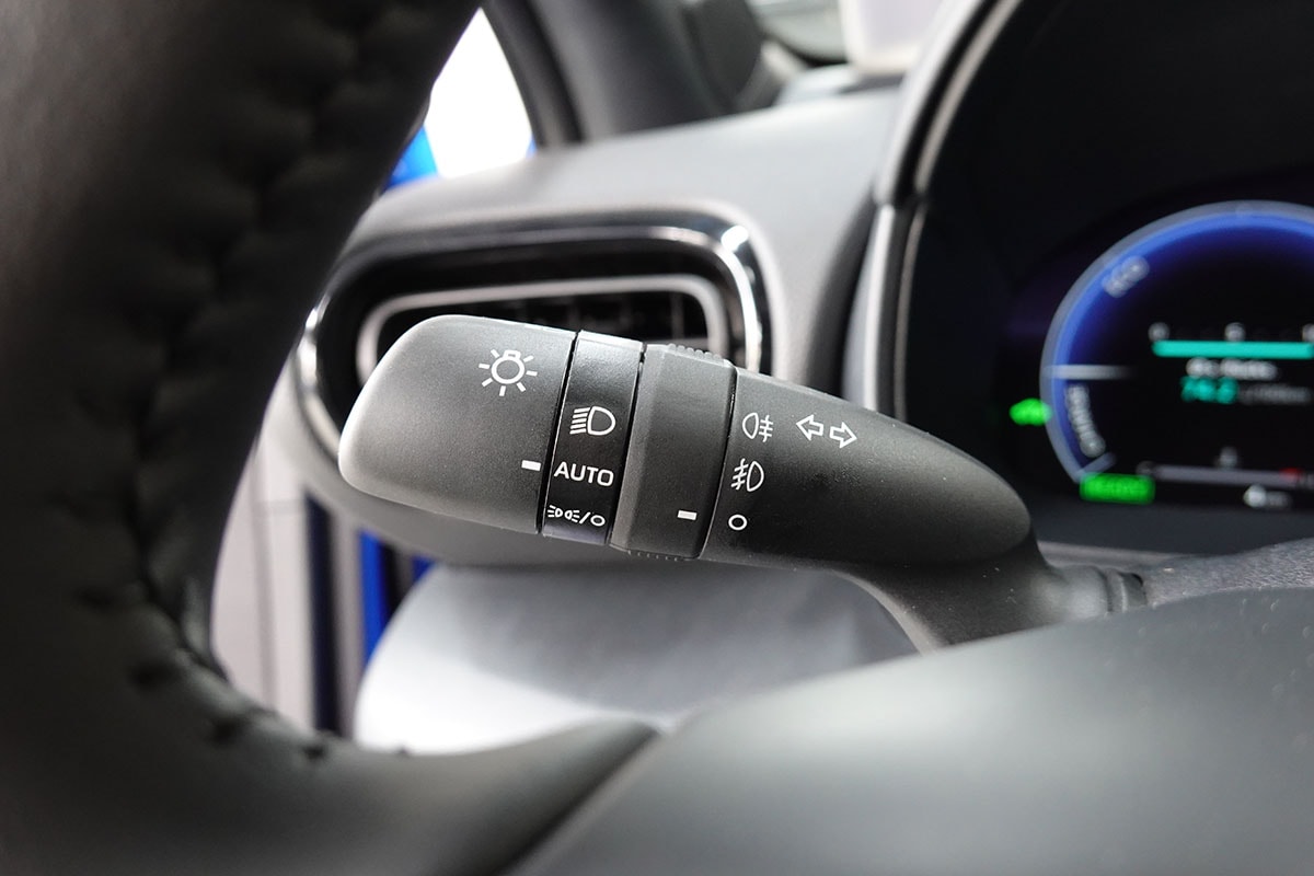 TOYOTA Yaris 1.5 Premium e-CVT-image-14