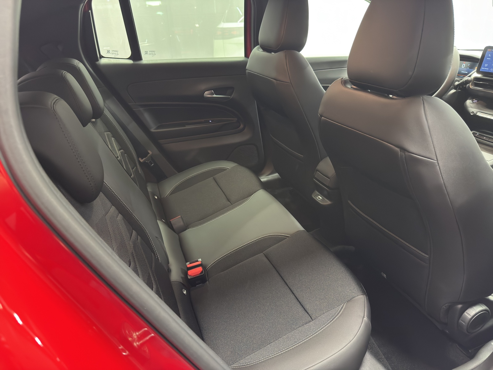 JEEP Avenger 1.2 MHEV Black Edition-image-9