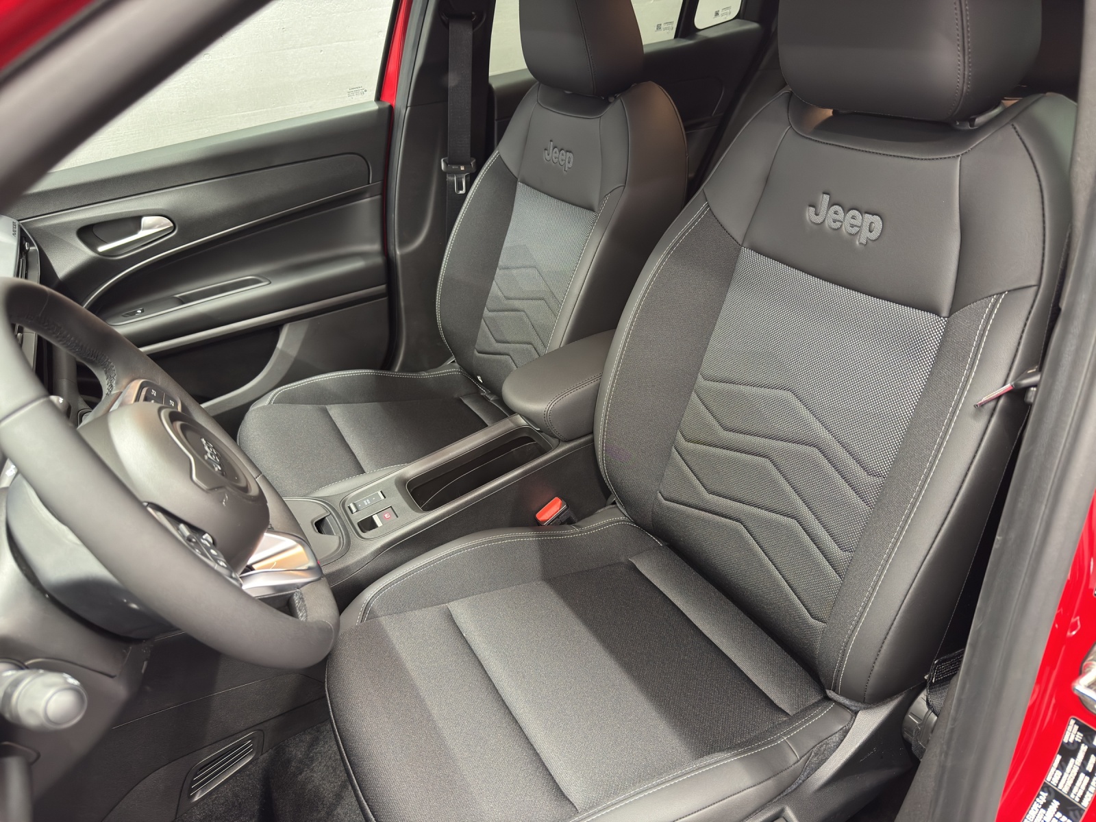 JEEP Avenger 1.2 MHEV Black Edition-image-13