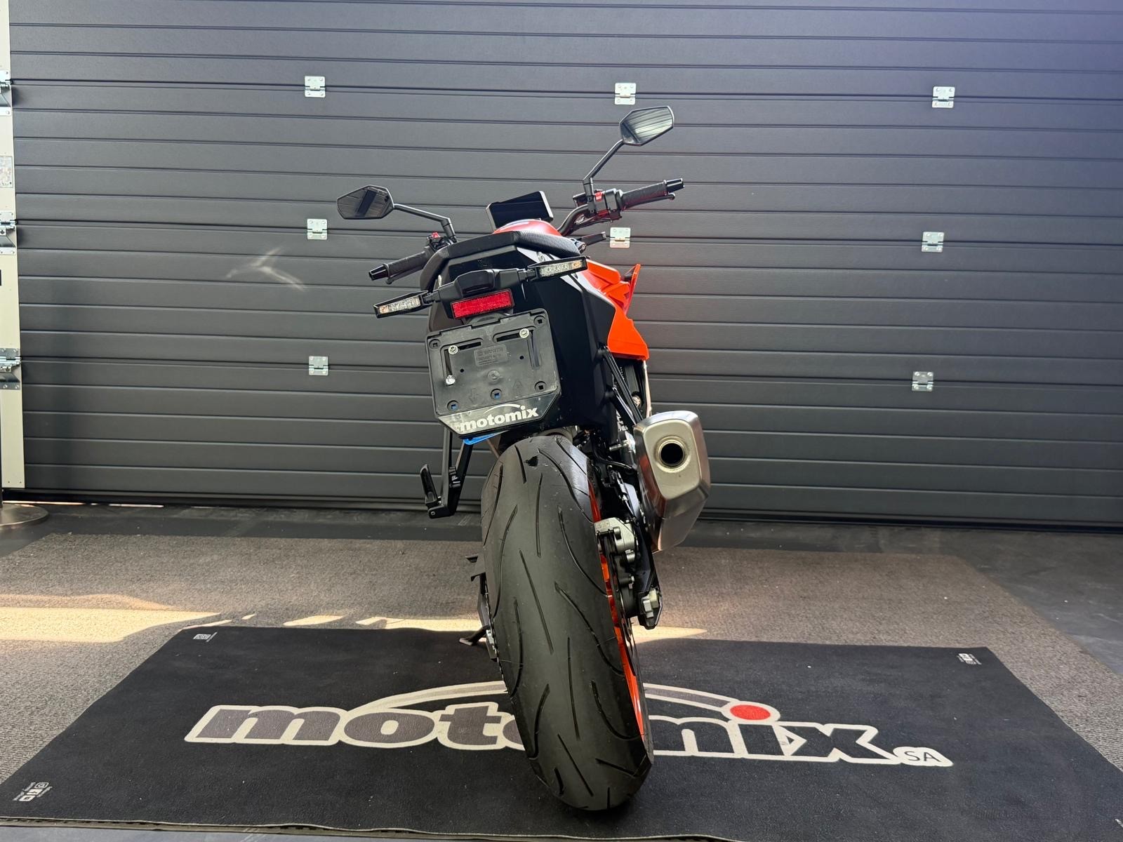 KTM 990 Duke-showroom-element-3