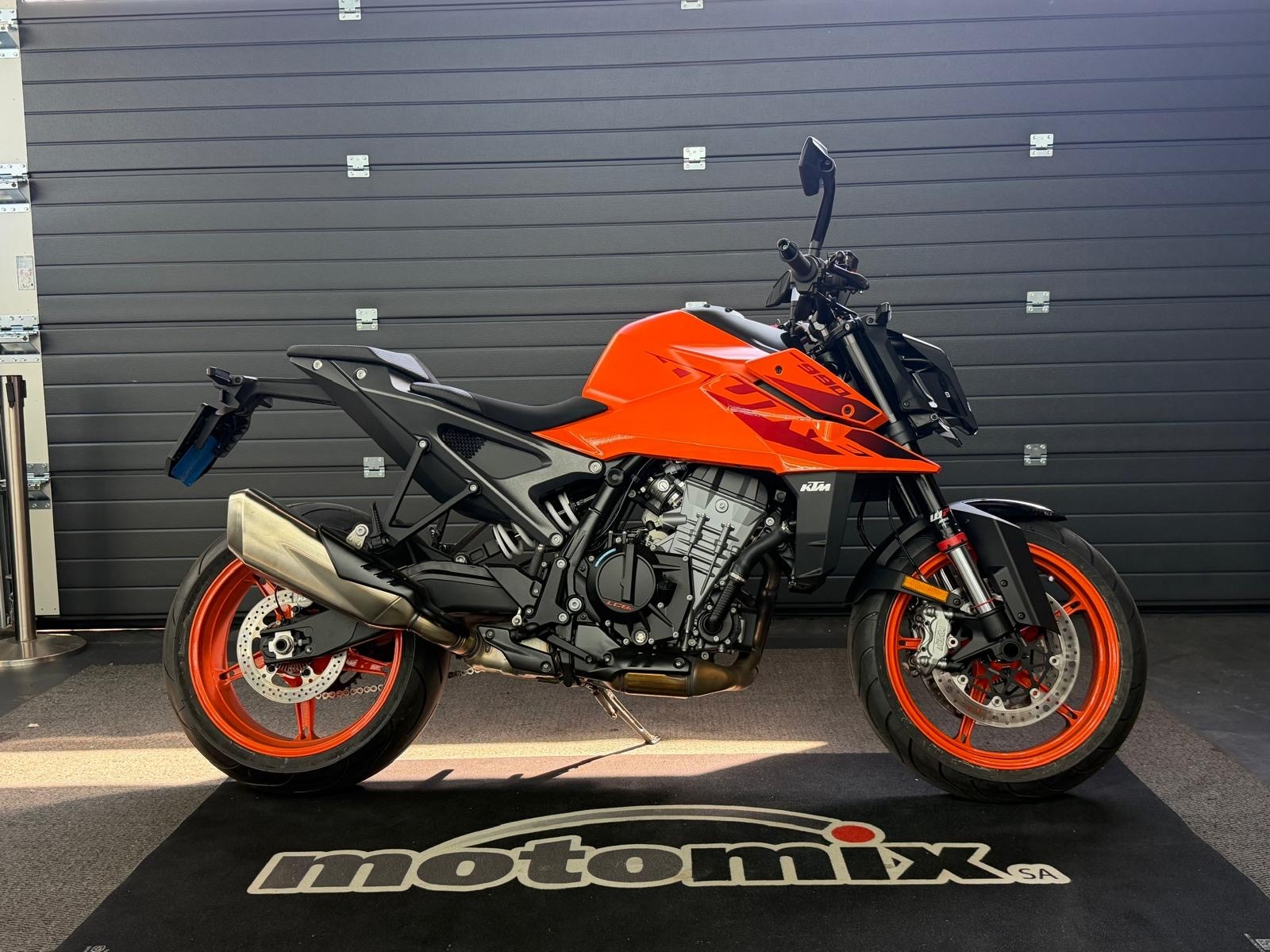 KTM 990 Duke-showroom-element-2