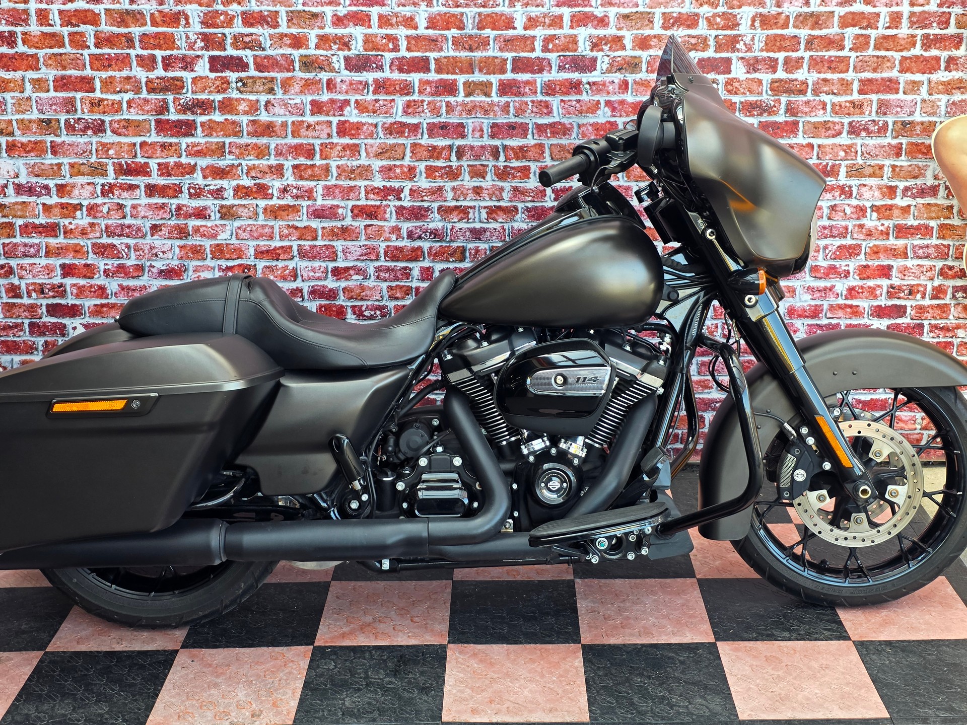 HARLEY-DAVIDSON FLHXS Street Glide Special 114-showroom-element-2
