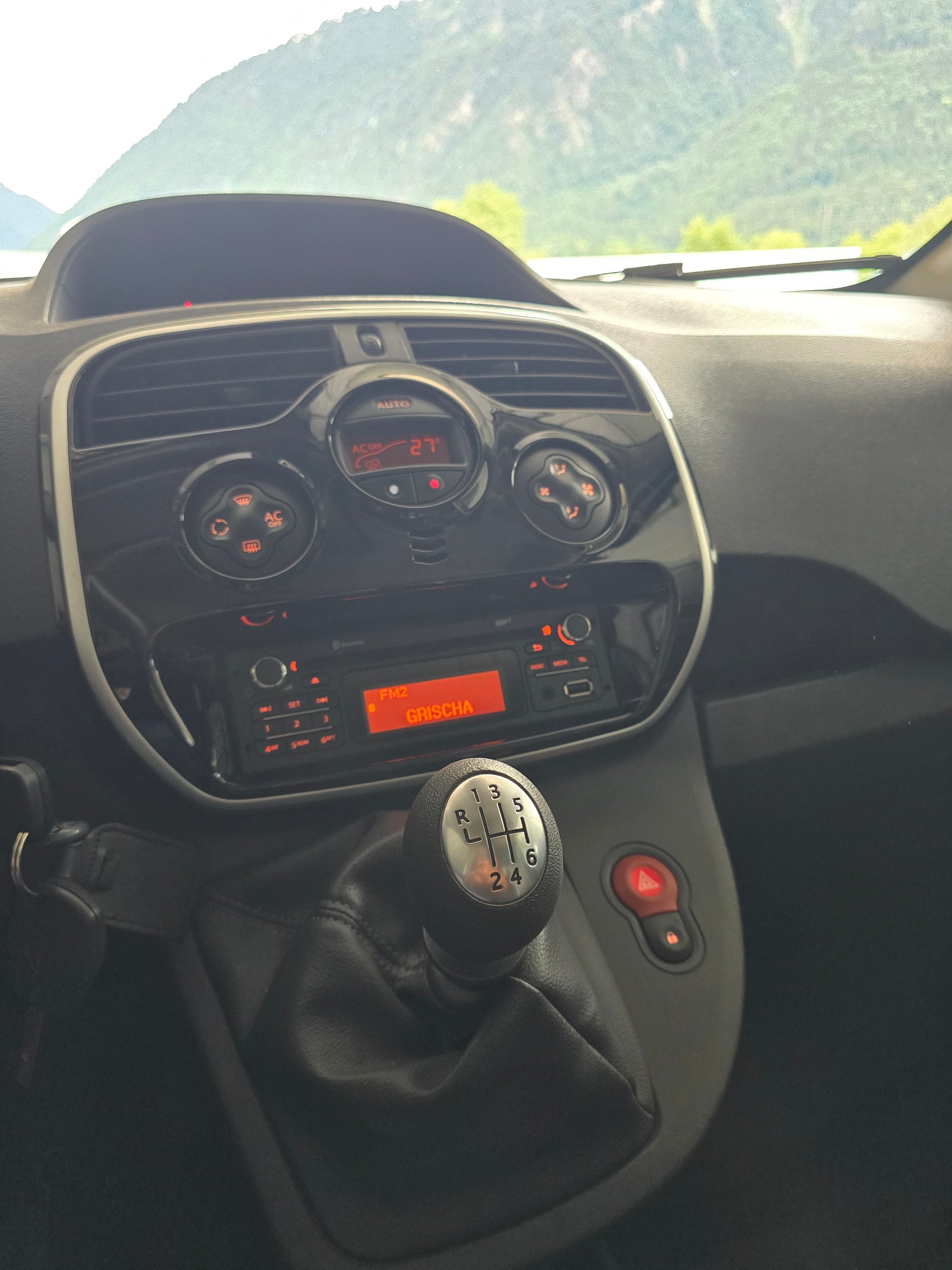 RENAULT Kangoo 1.5 dCi Swiss Edition-image-15