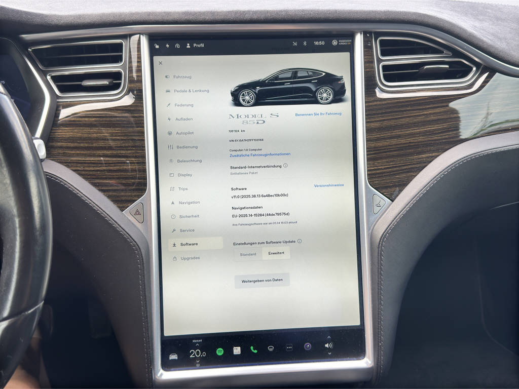 TESLA Model S 85 D-image-13