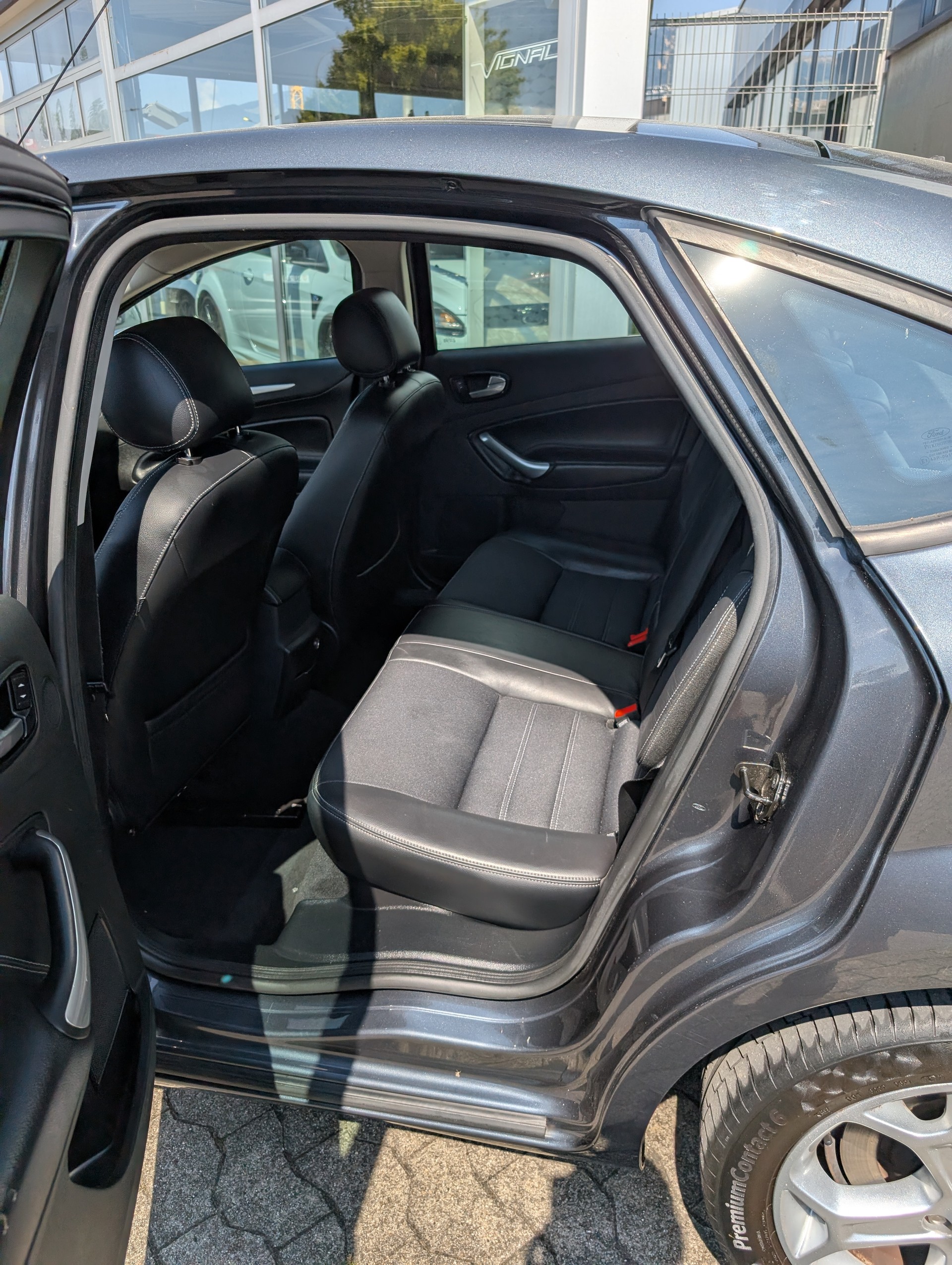 FORD Mondeo 2.0i 16V Titanium-image-4