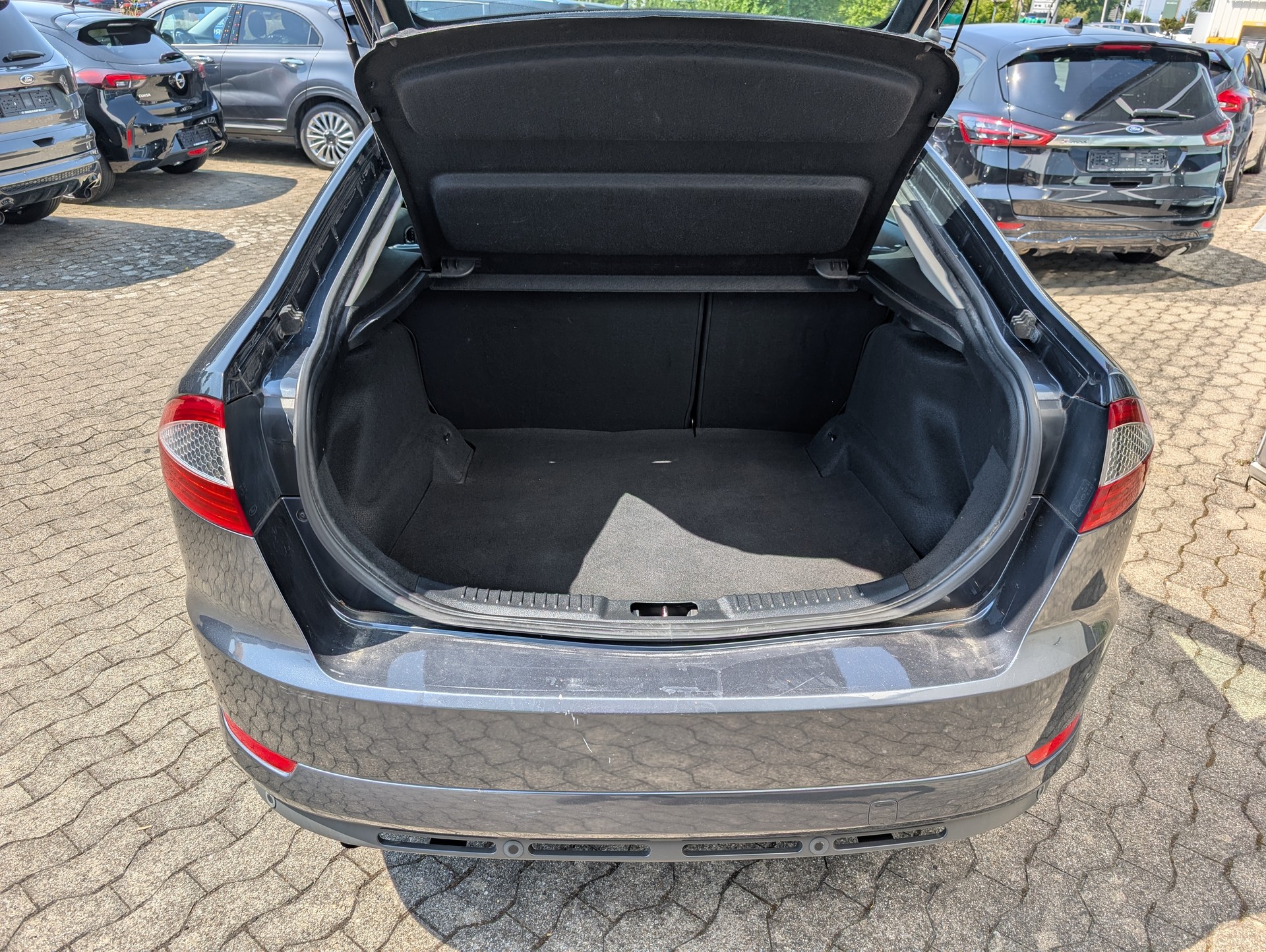 FORD Mondeo 2.0i 16V Titanium-image-6