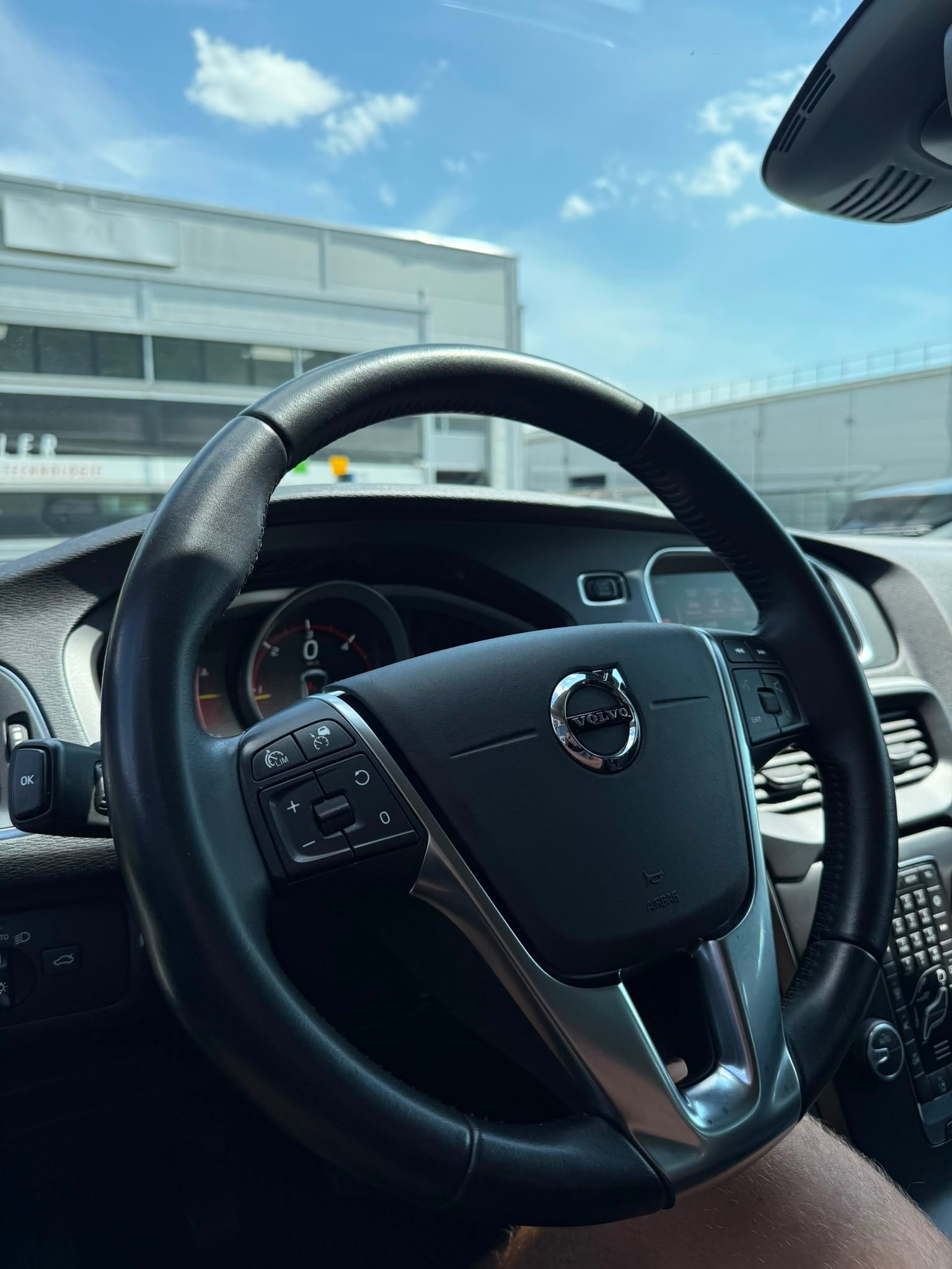 VOLVO V40 Cross Country Plus D3-image-14