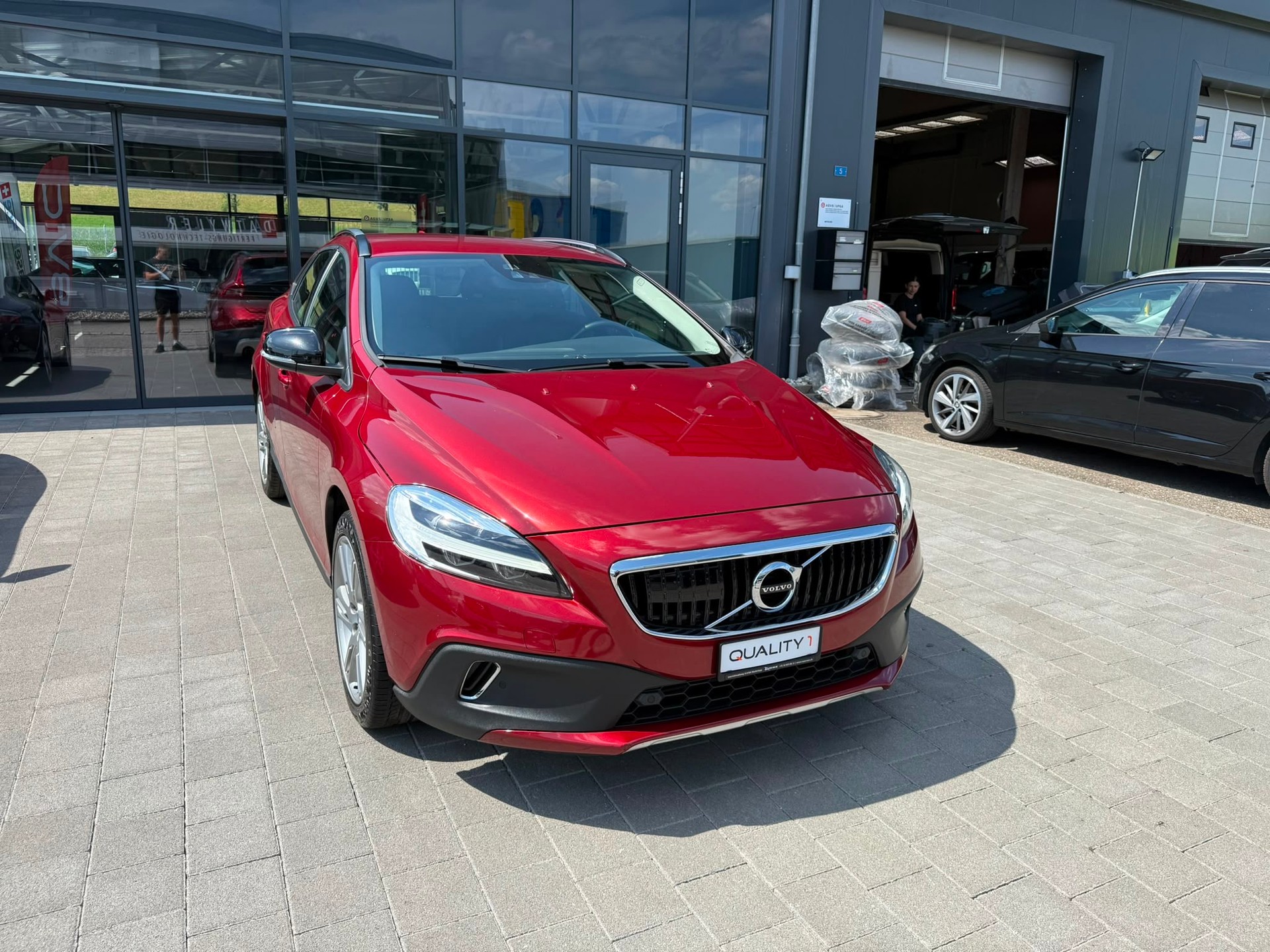VOLVO V40 Cross Country Plus D3-showroom-element-3