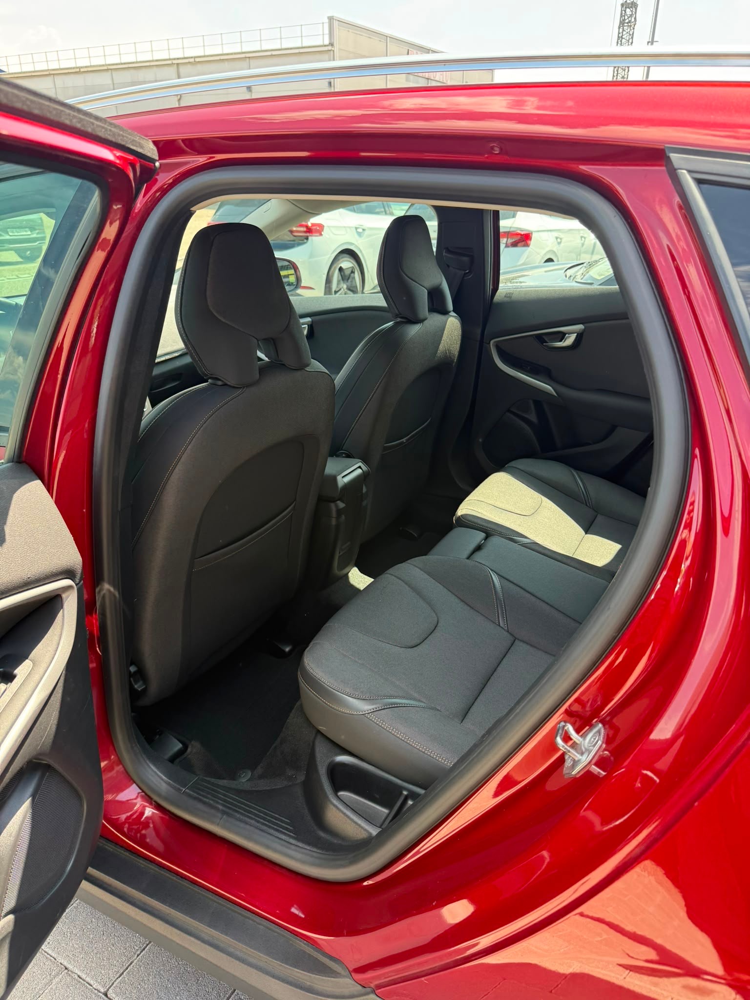 VOLVO V40 Cross Country Plus D3-image-18