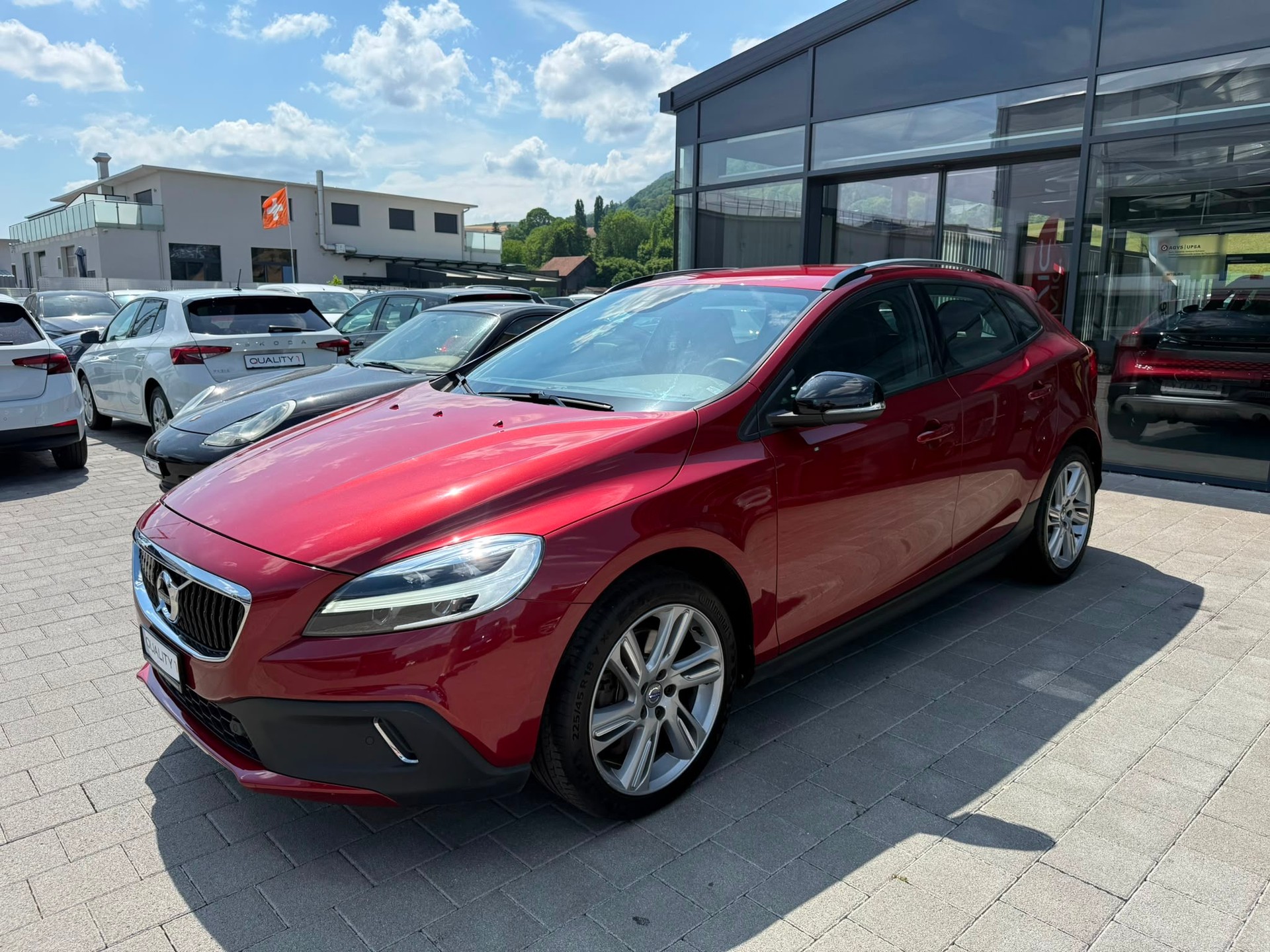 VOLVO V40 Cross Country Plus D3-showroom-element-1
