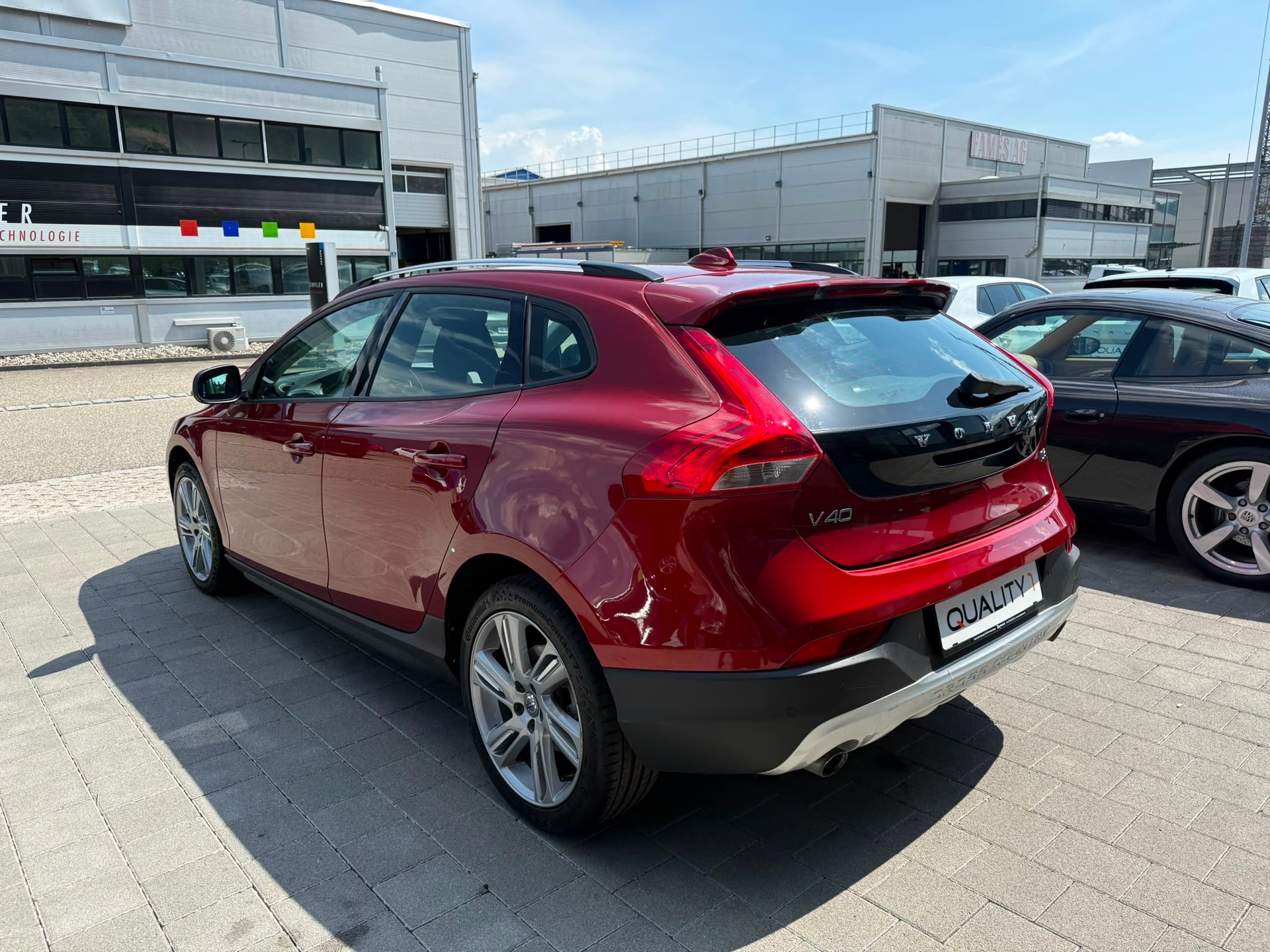 VOLVO V40 Cross Country Plus D3-image-8
