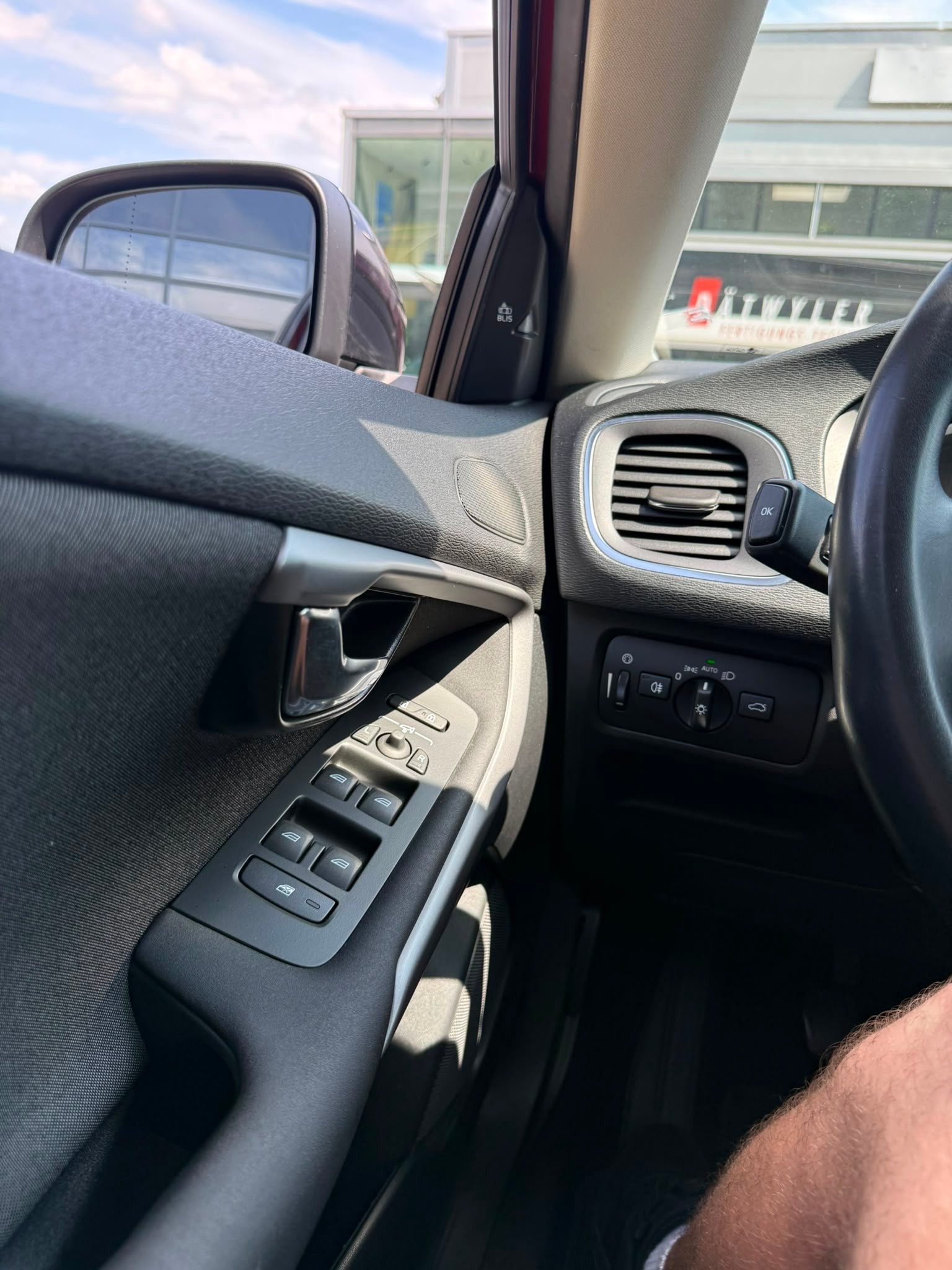 VOLVO V40 Cross Country Plus D3-image-23