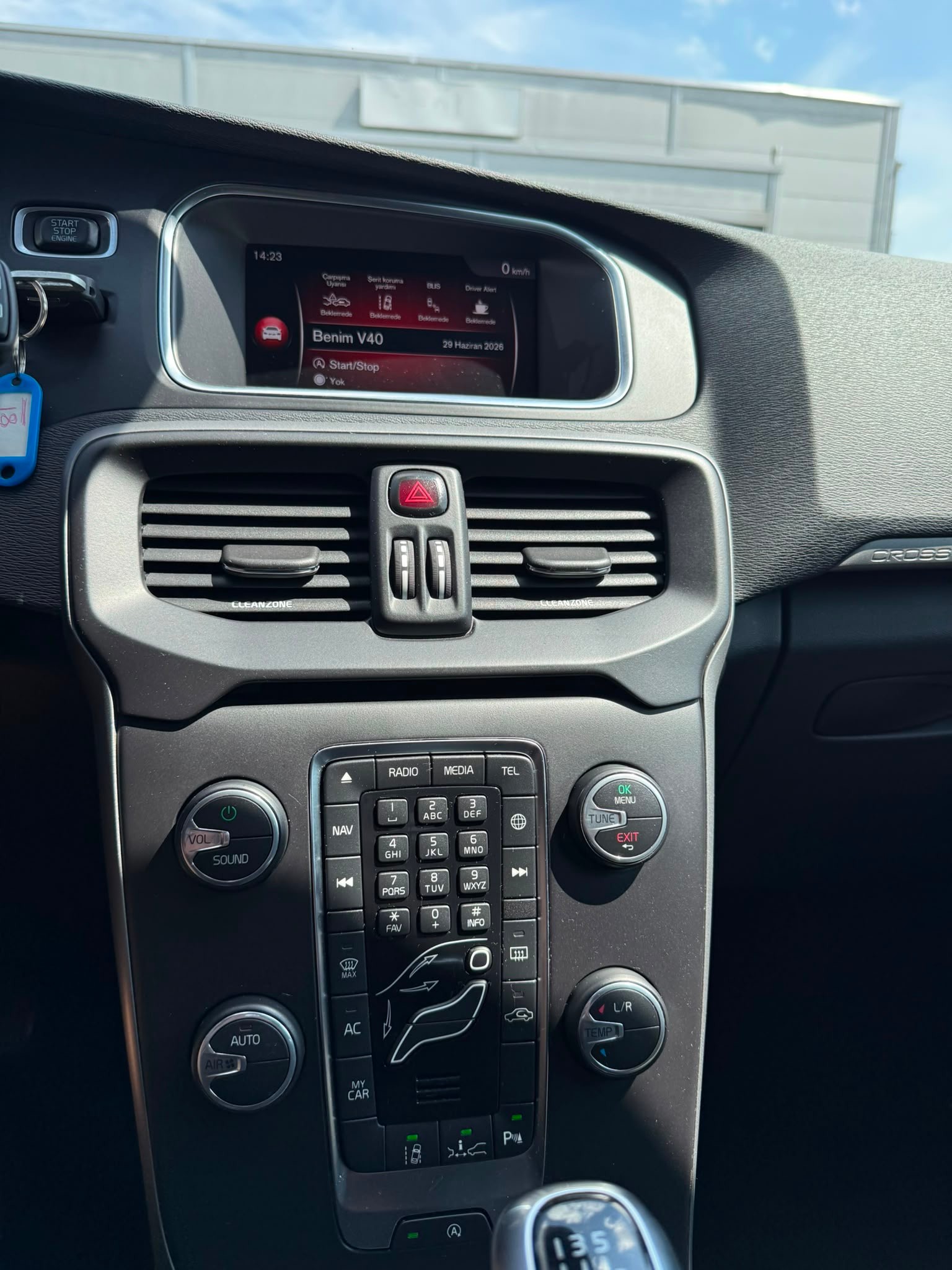 VOLVO V40 Cross Country Plus D3-image-24