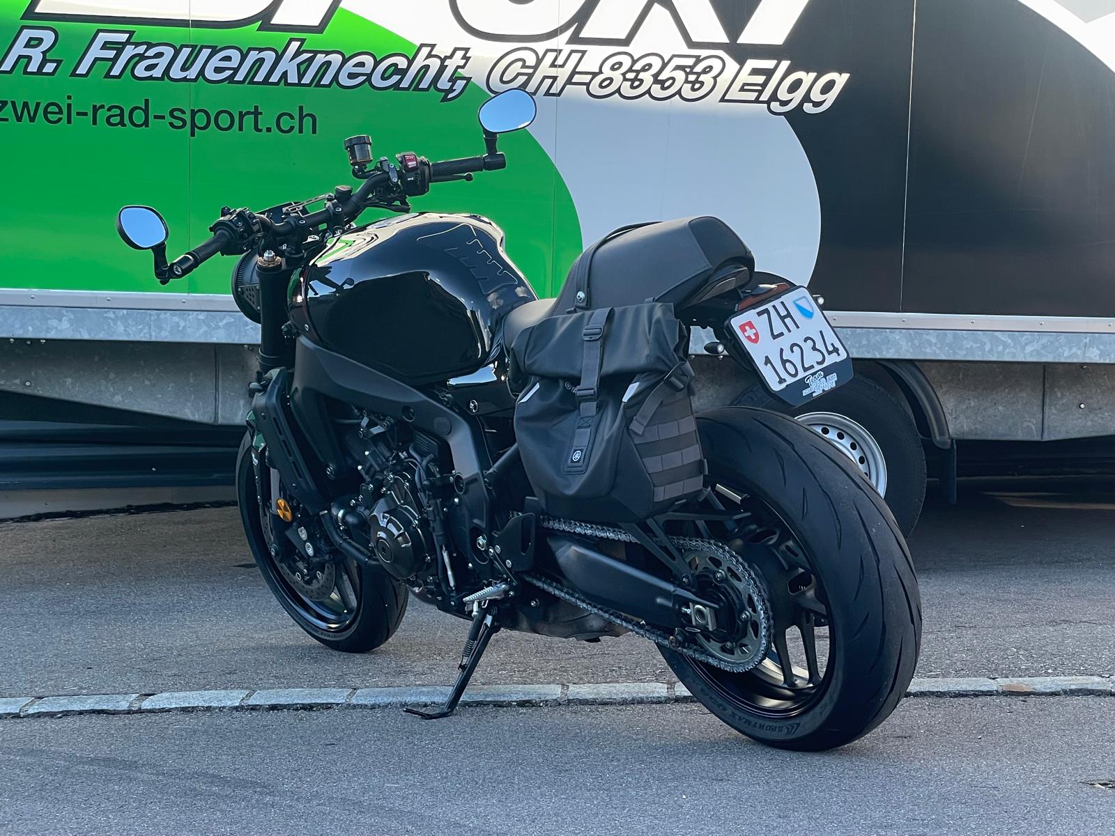 YAMAHA XSR 900-image-2