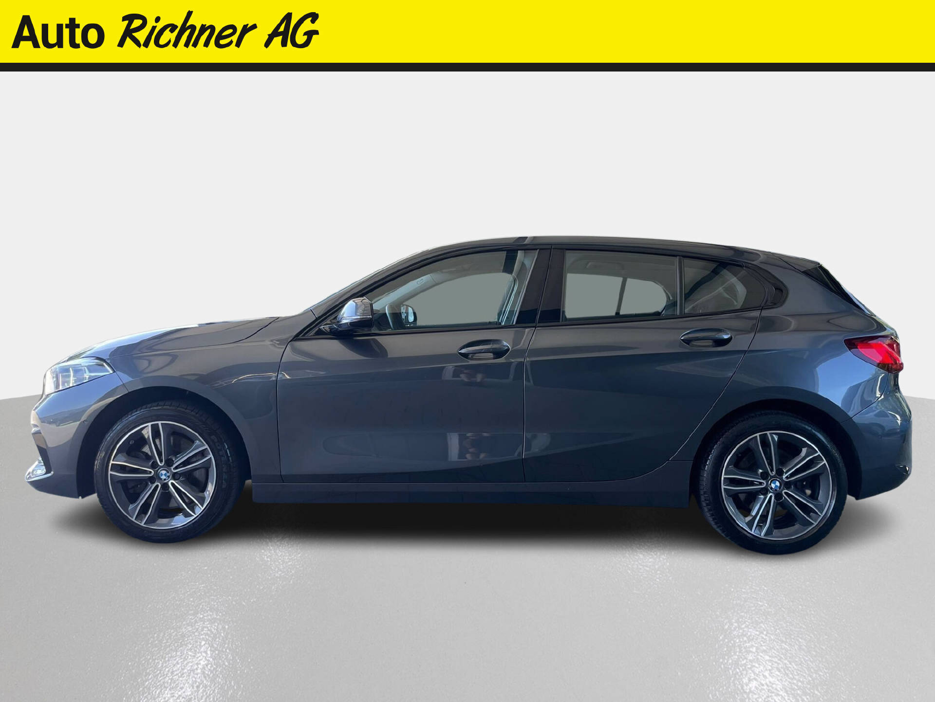 BMW 120d xDrive-showroom-element-2