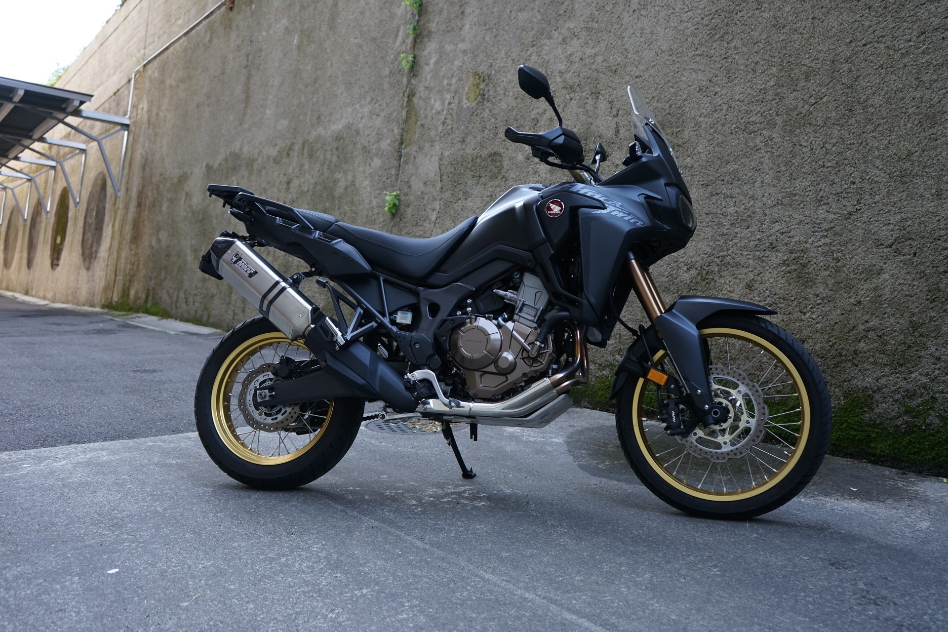 HONDA CRF 1000A Africa Twin-image-0