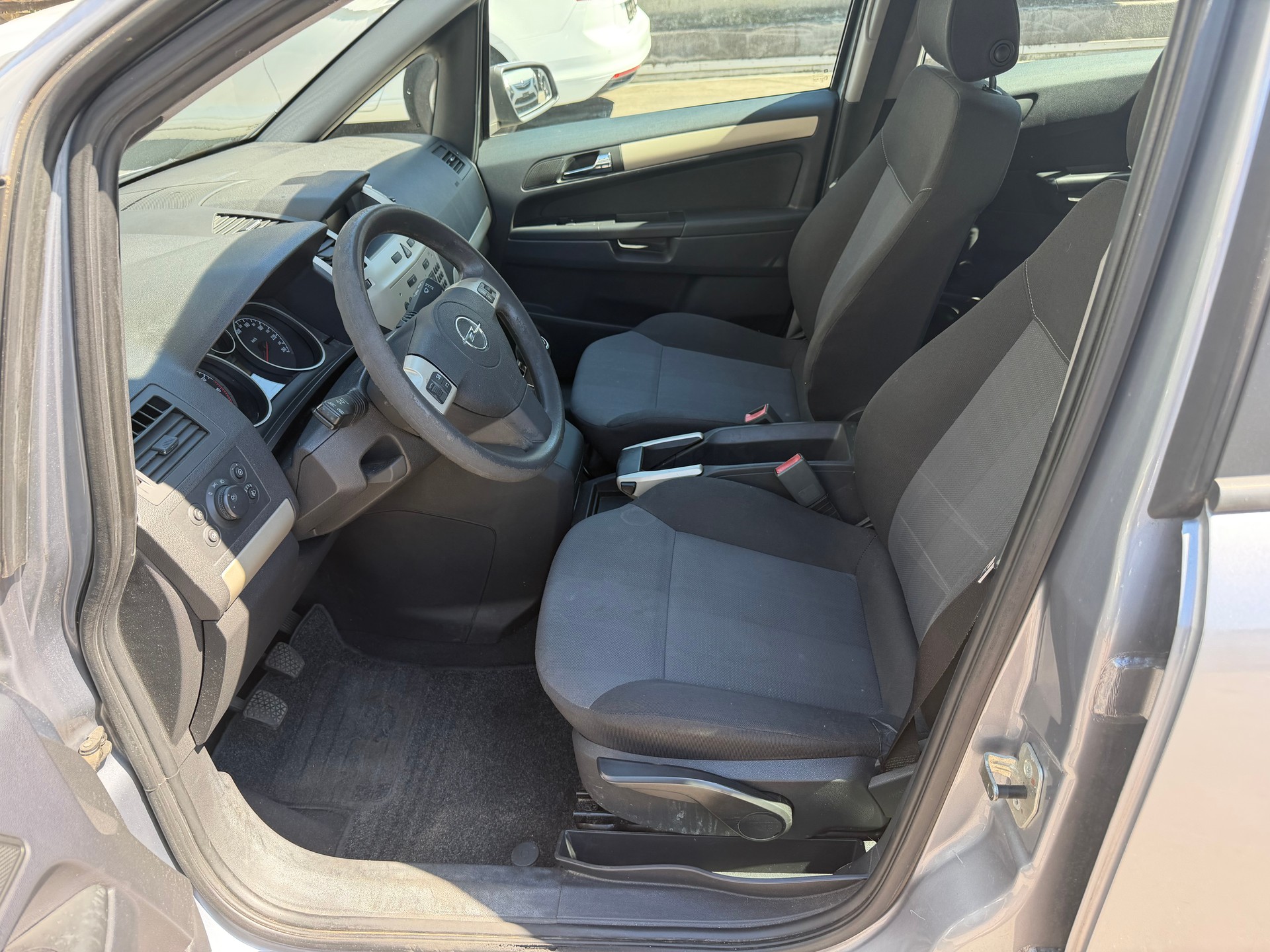 OPEL Zafira 1.8i 16V-image-10