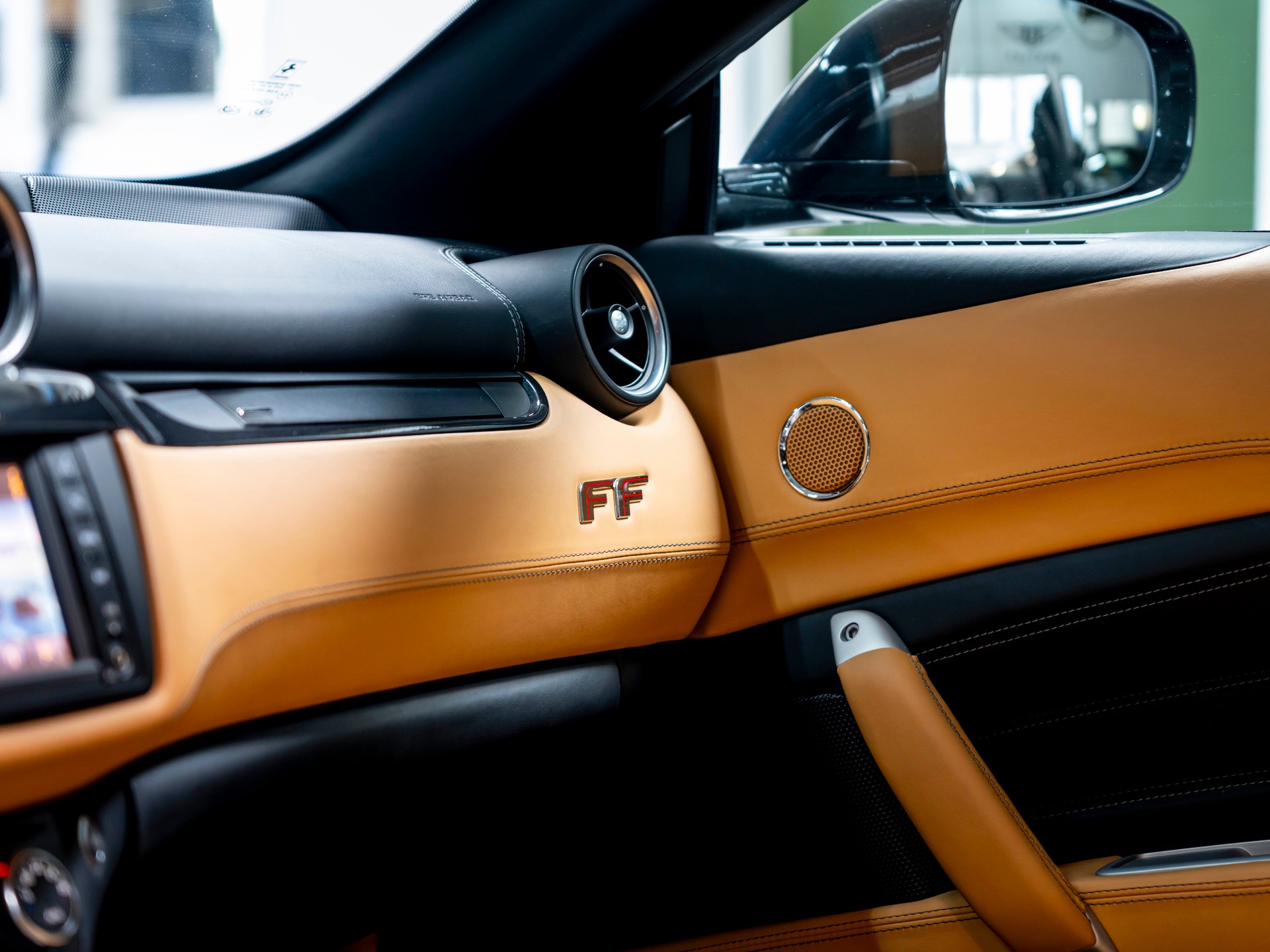 FERRARI FF-image-15