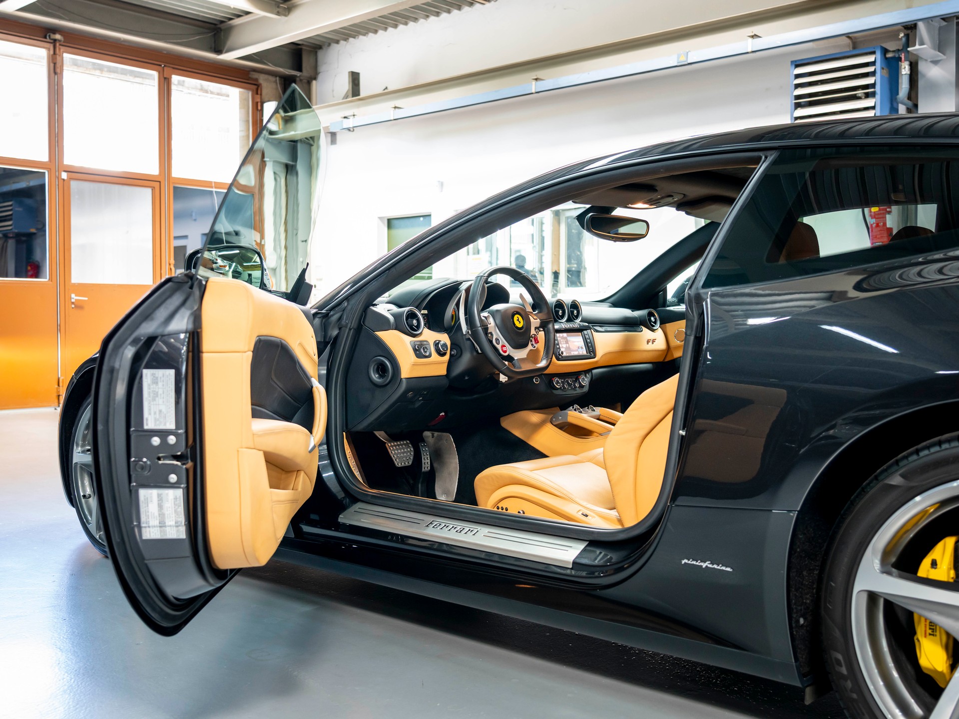 FERRARI FF-image-17