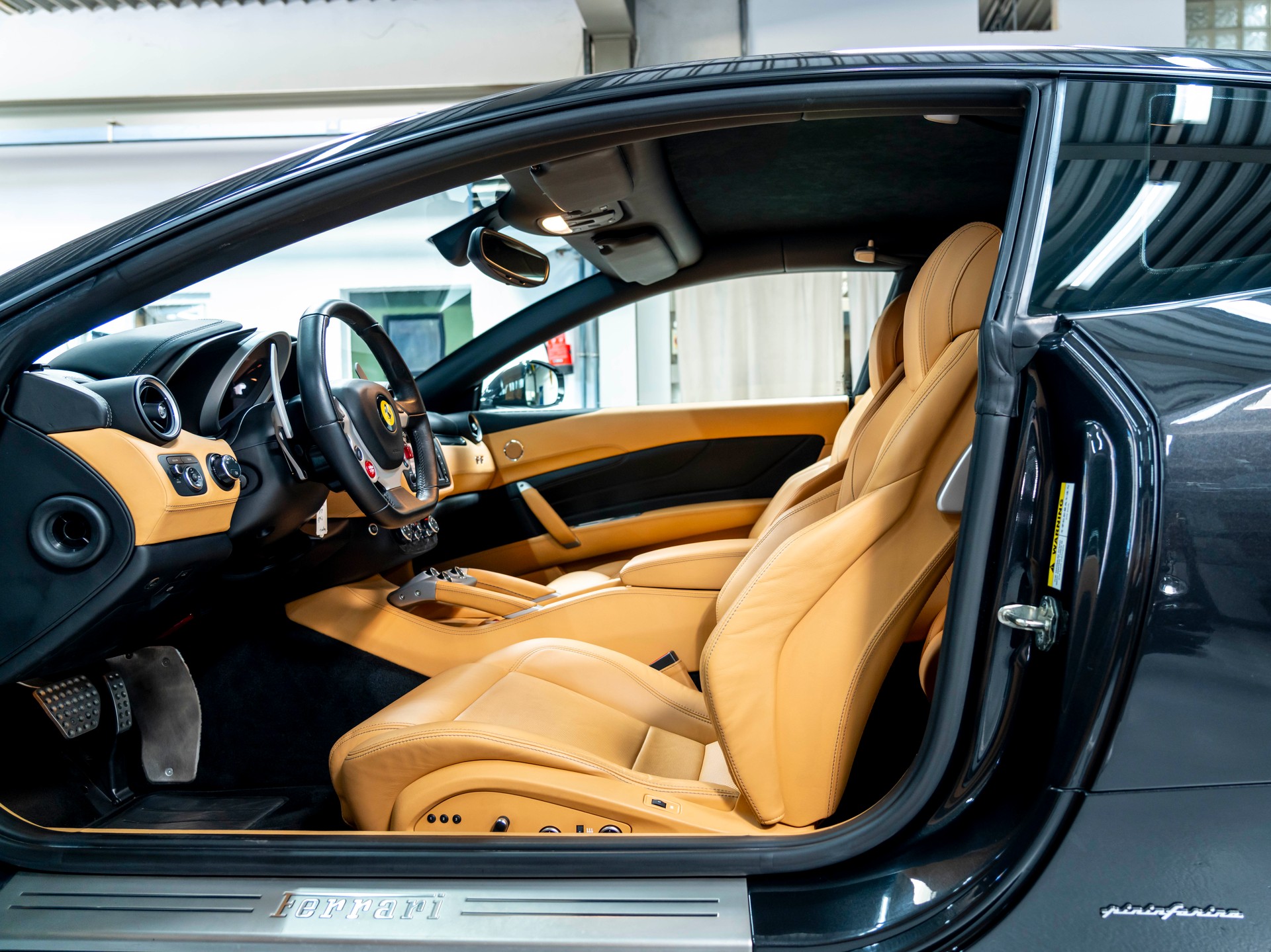 FERRARI FF-image-18