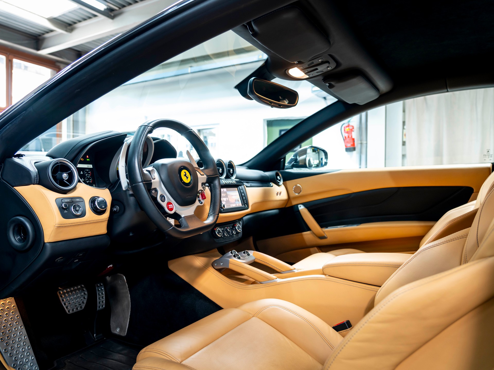 FERRARI FF-image-13