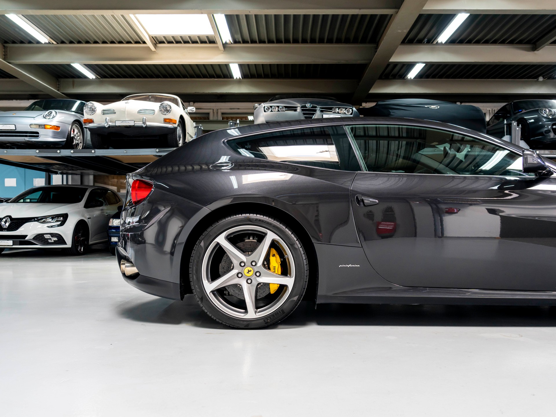 FERRARI FF-image-9