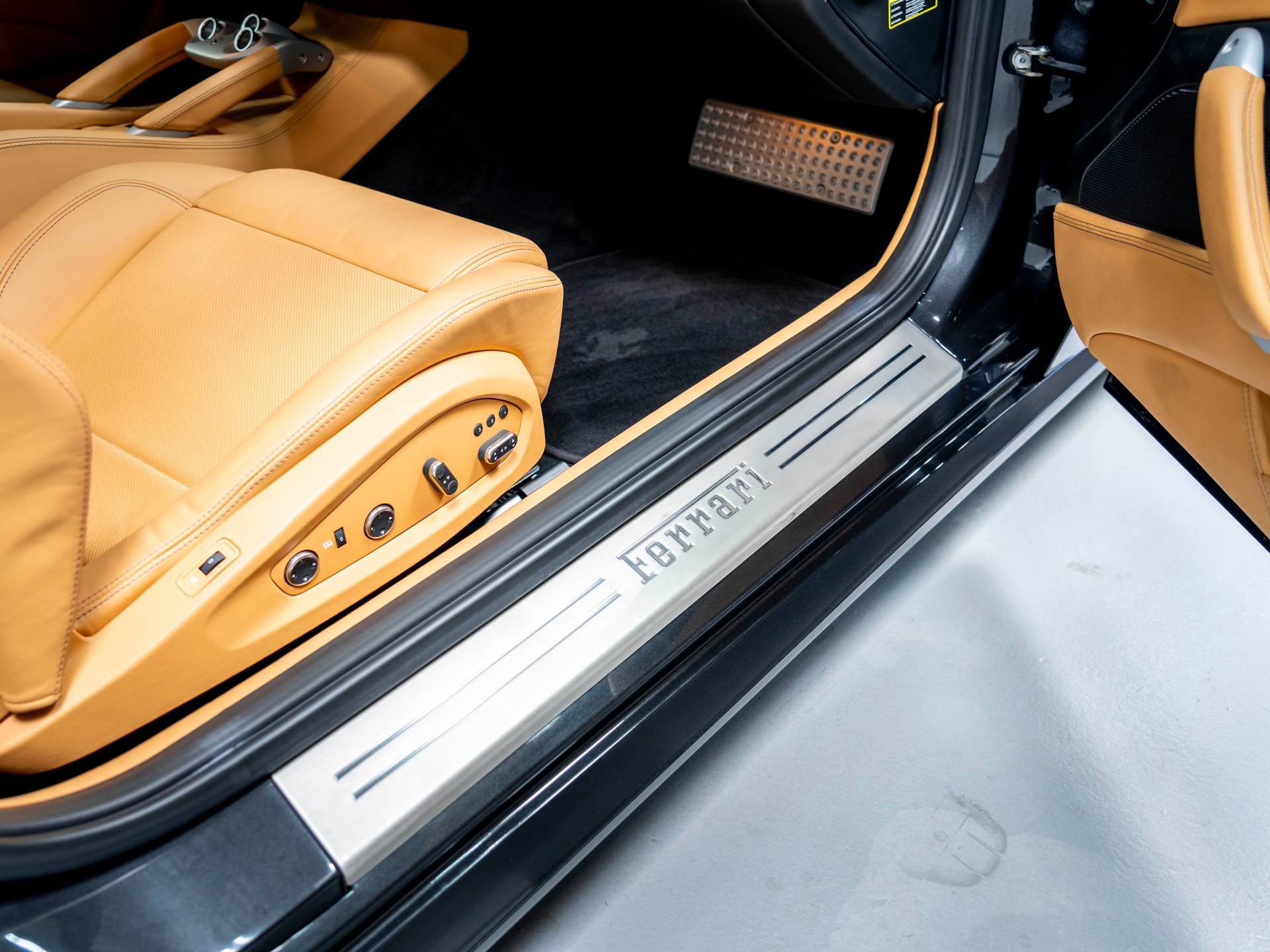 FERRARI FF-image-24