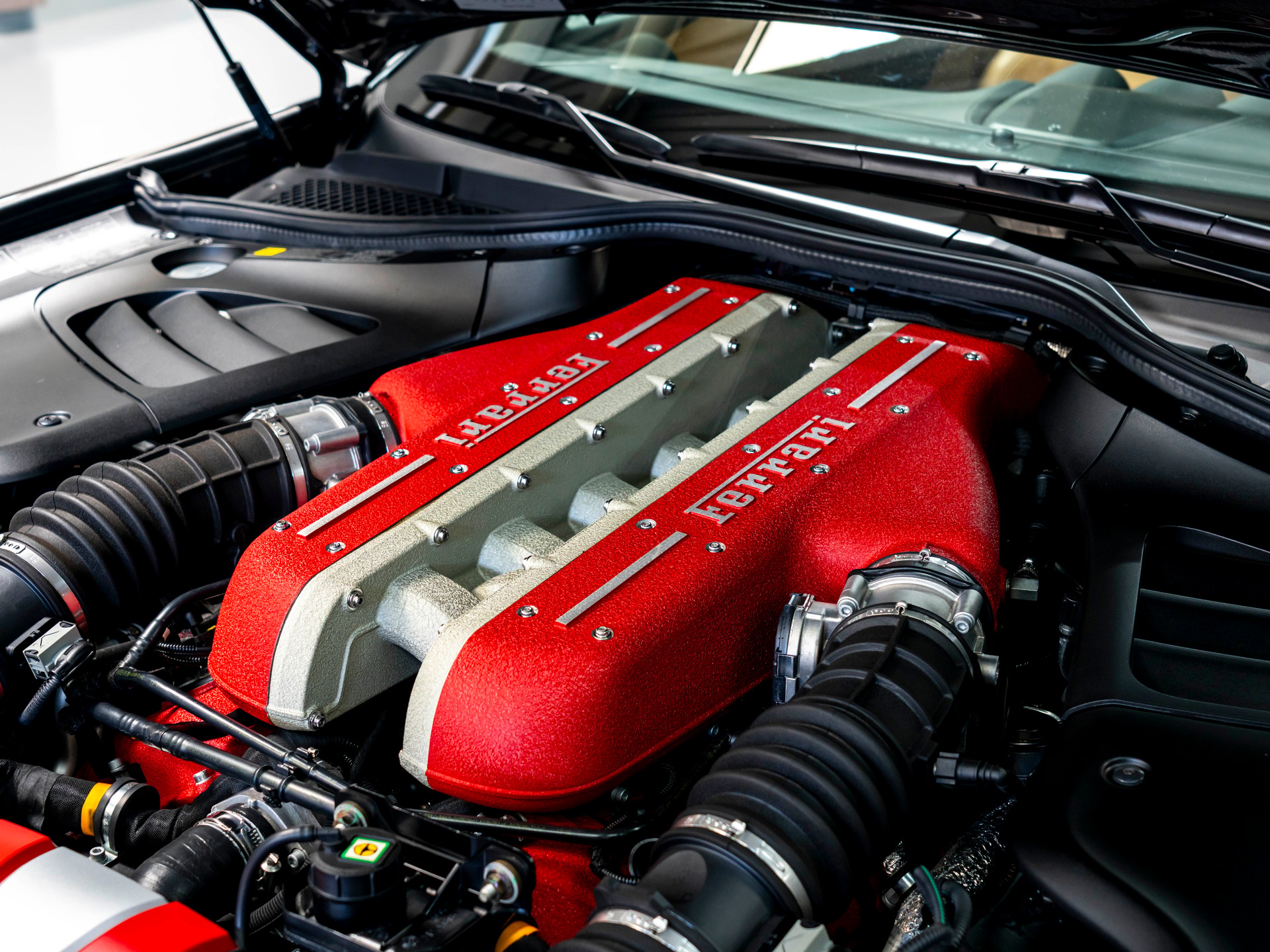 FERRARI FF-image-28