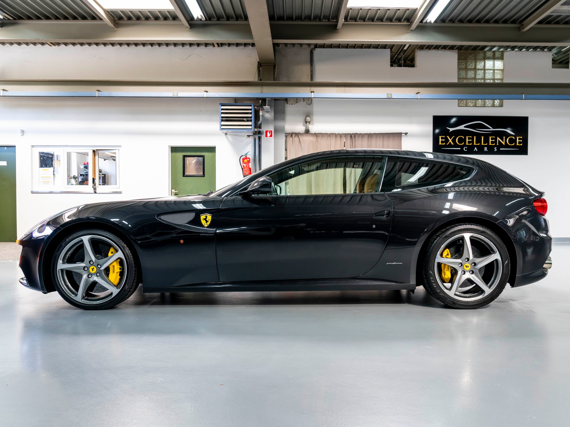 FERRARI FF-image-6
