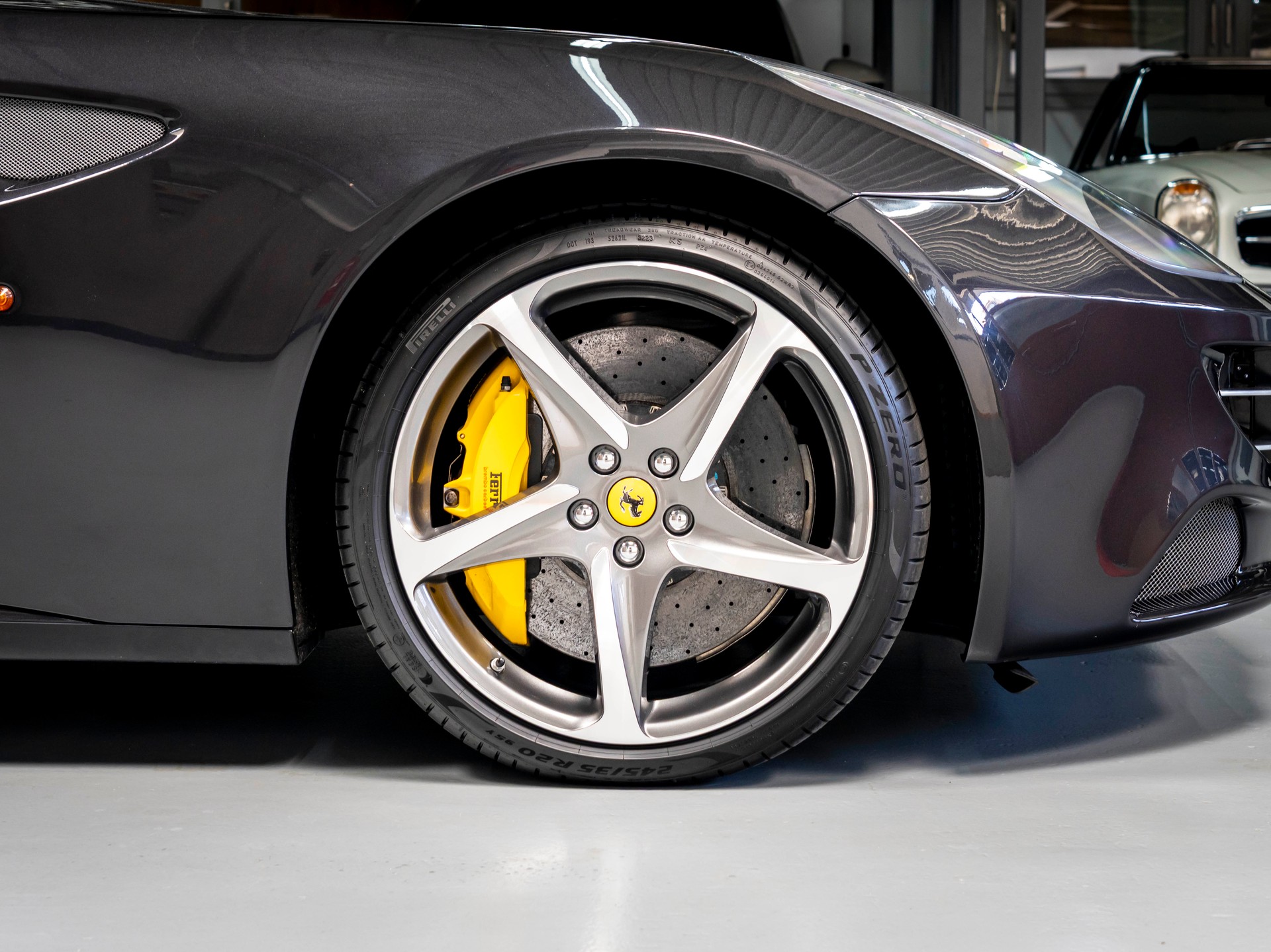 FERRARI FF-image-10