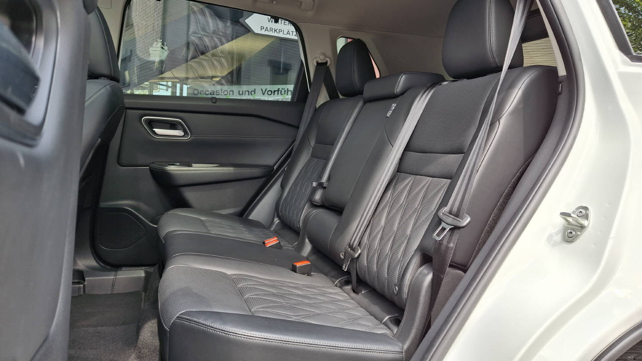 NISSAN X-Trail 1.5 VC-T Tekna+ e-4orce 20 Zoll-image-6