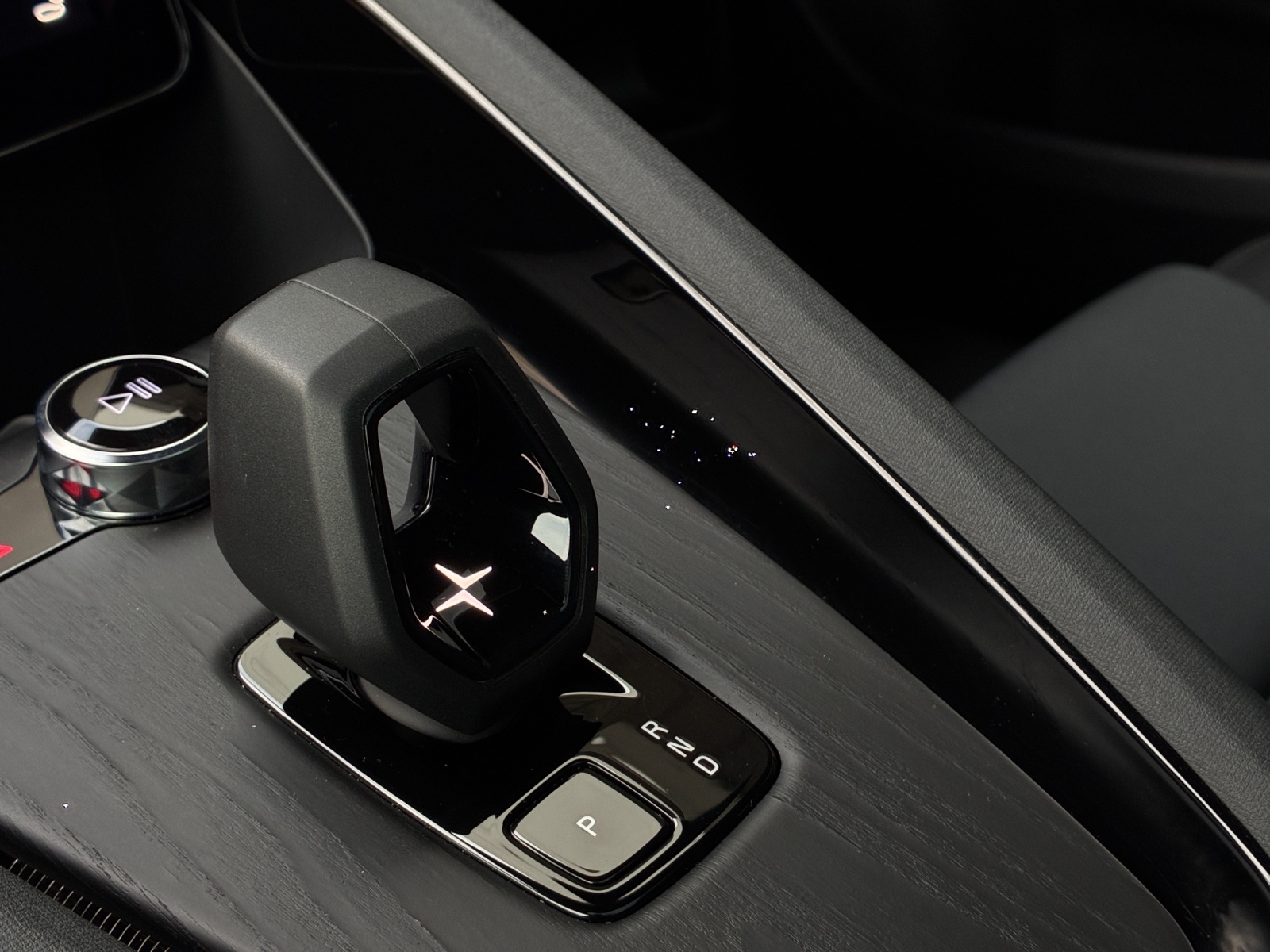 POLESTAR 2 Long Range Dual Motor-image-22