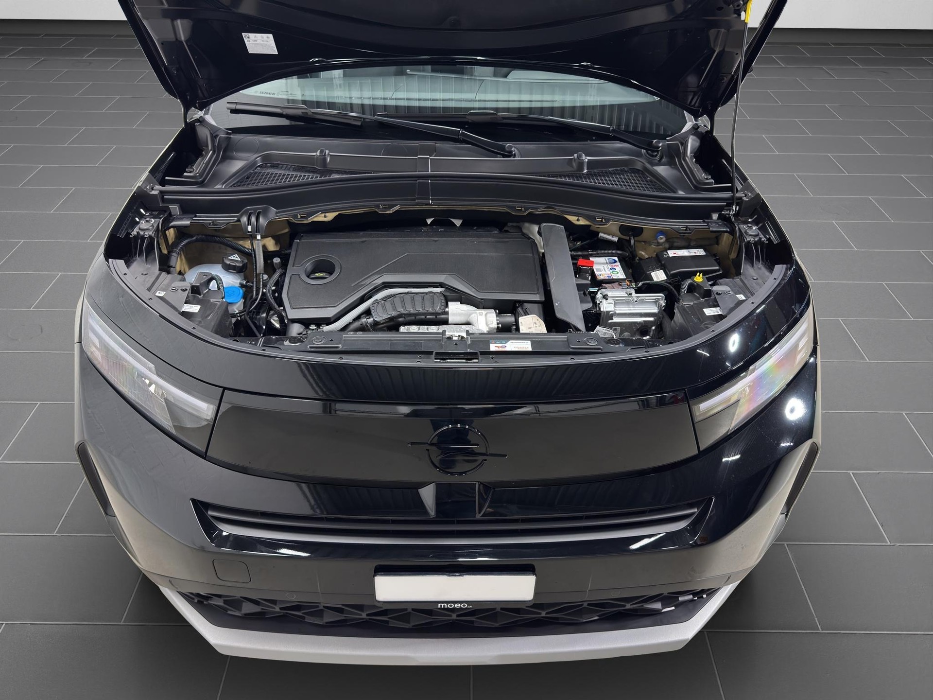 OPEL Frontera 1.2 T HEV 145 GS-image-17
