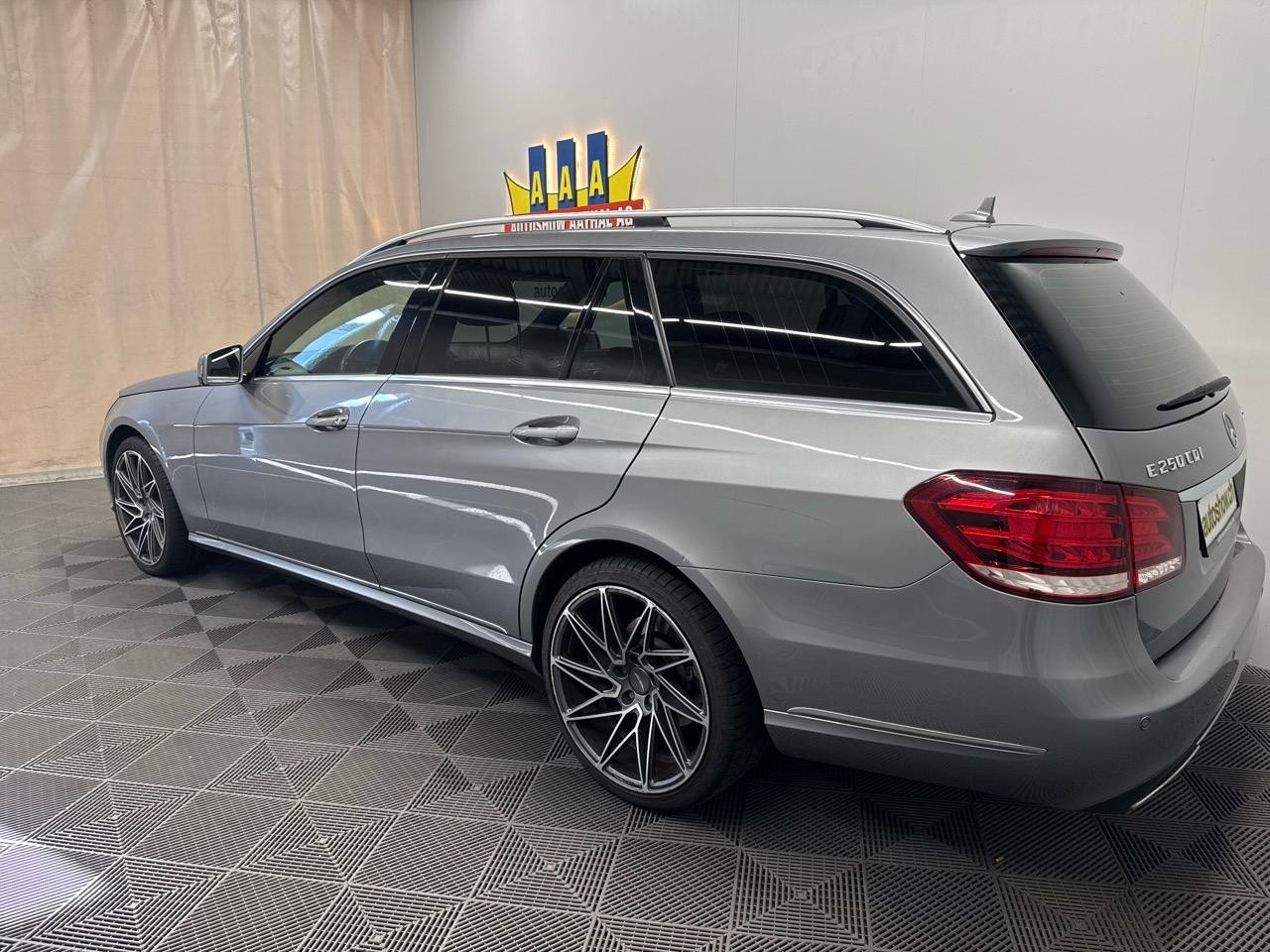 MERCEDES-BENZ E 250 CDI 4Matic 7G-Tronic-showroom-element-1