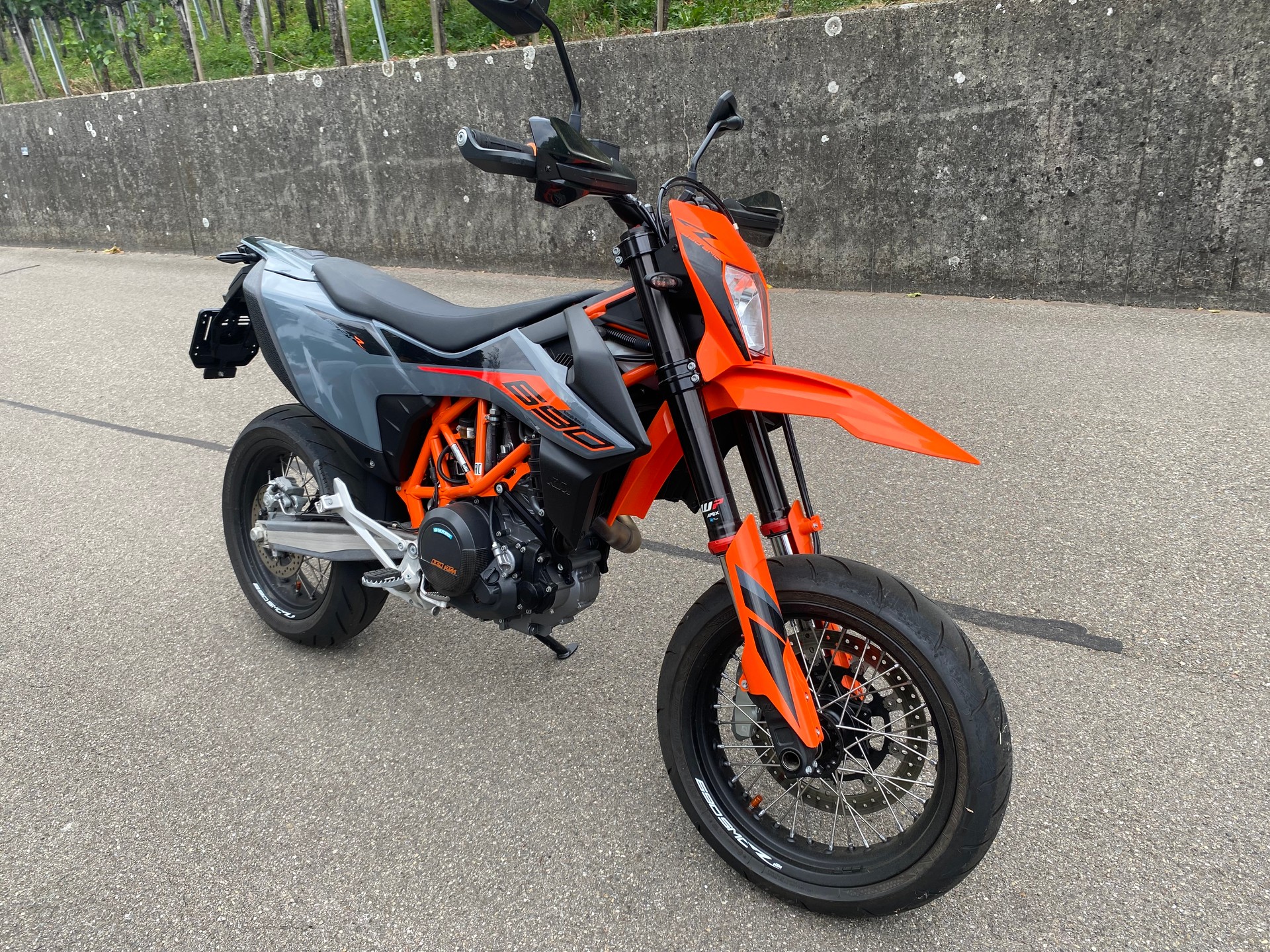KTM 690 SMC R ABS (35 kW)-image-0