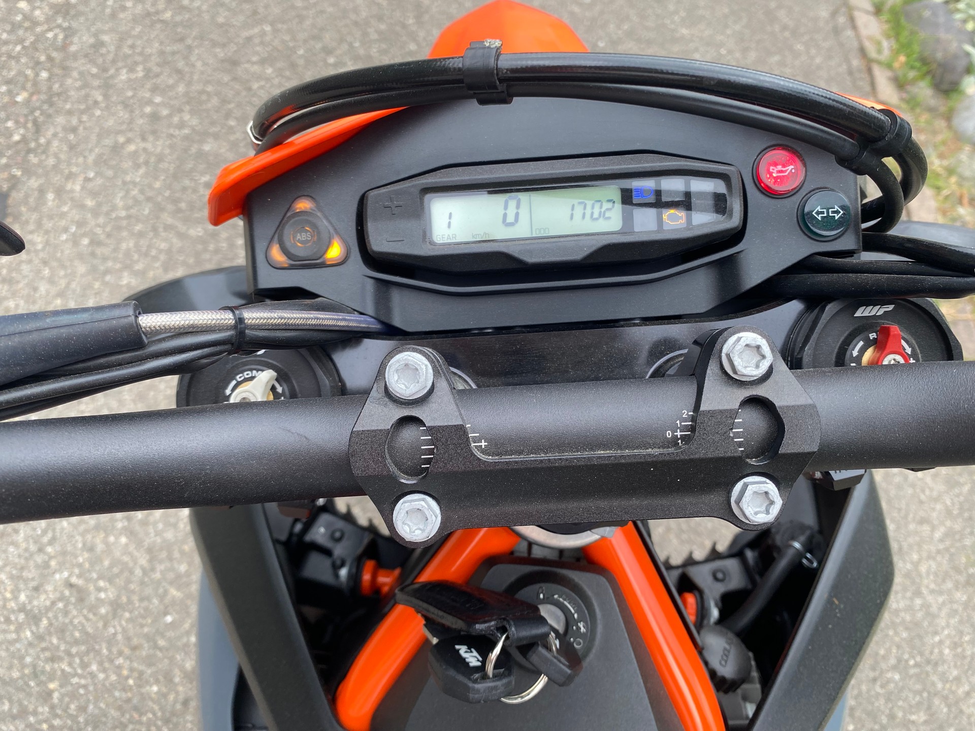 KTM 690 SMC R ABS (35 kW)-image-7