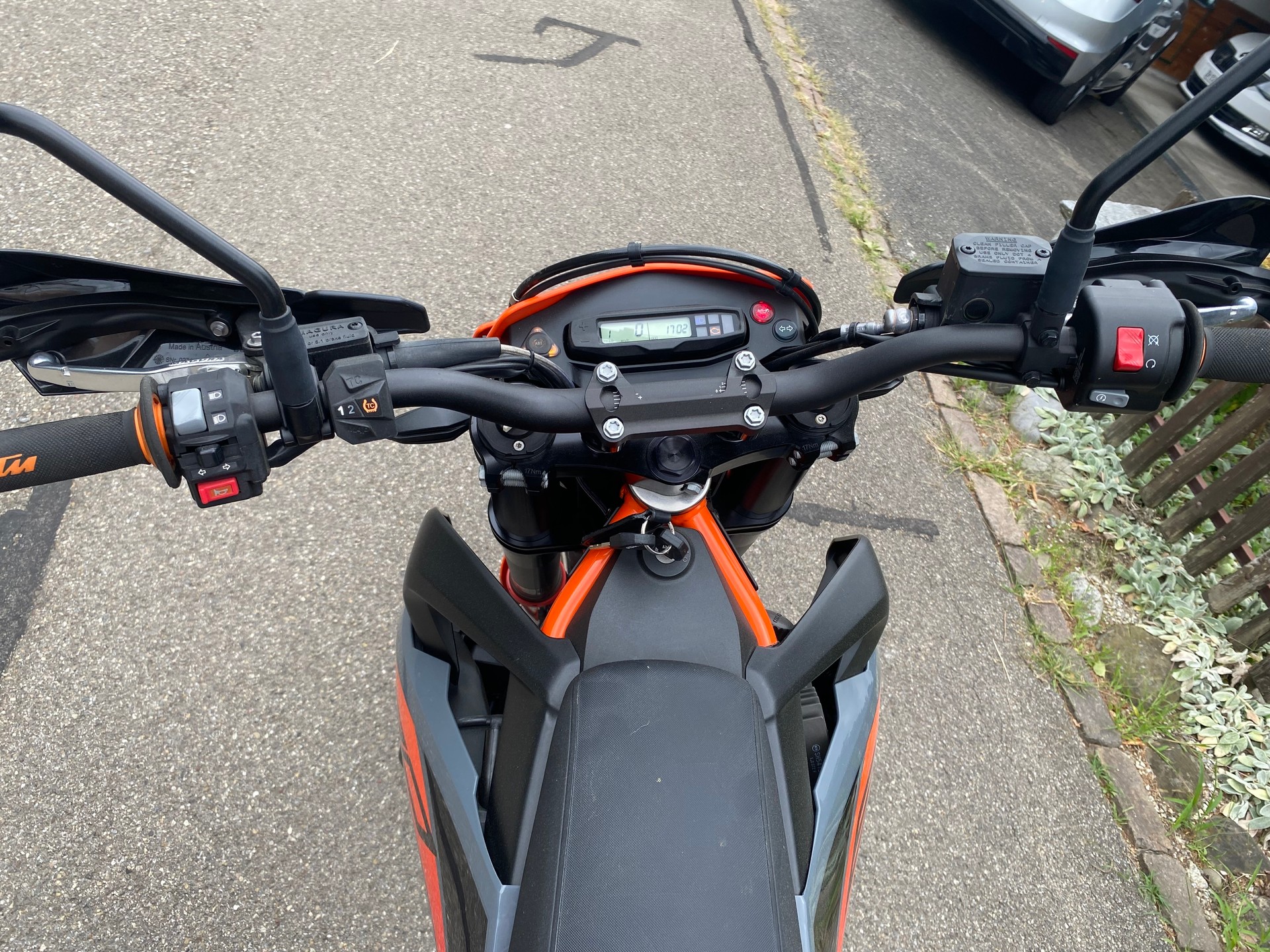 KTM 690 SMC R ABS (35 kW)-image-6