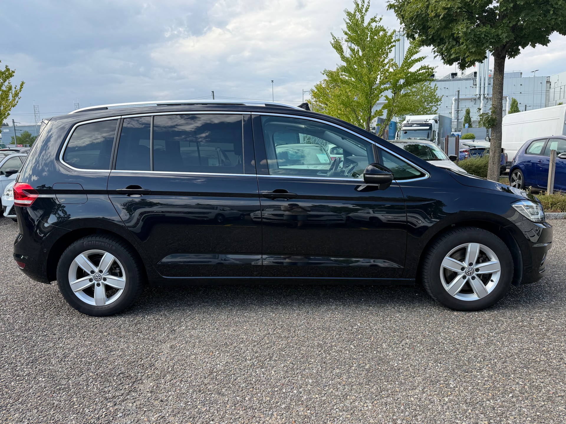 VW Touran 2.0 TDI BlueMotion Technology Highline-showroom-element-3
