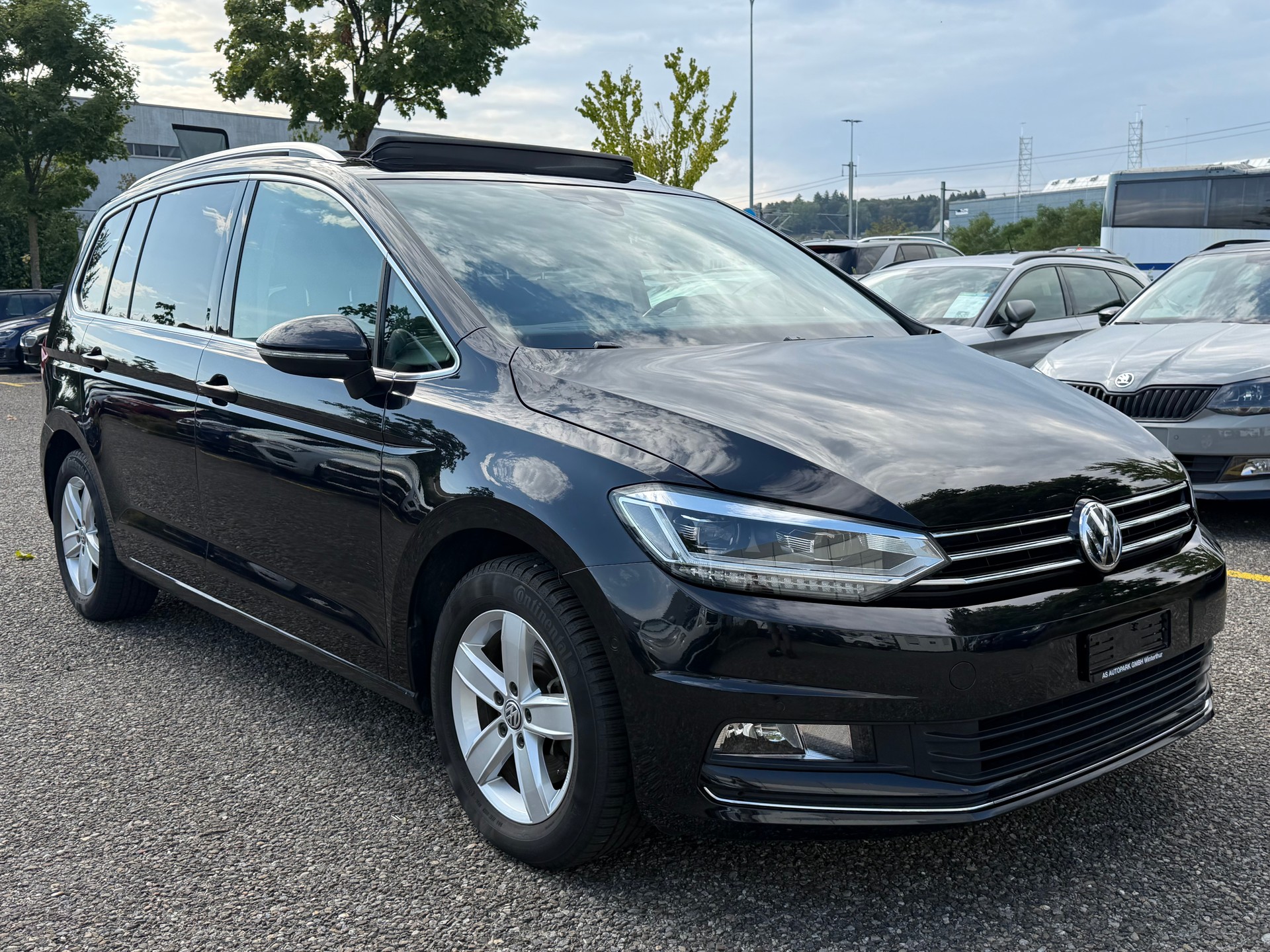 VW Touran 2.0 TDI BlueMotion Technology Highline-showroom-element-2