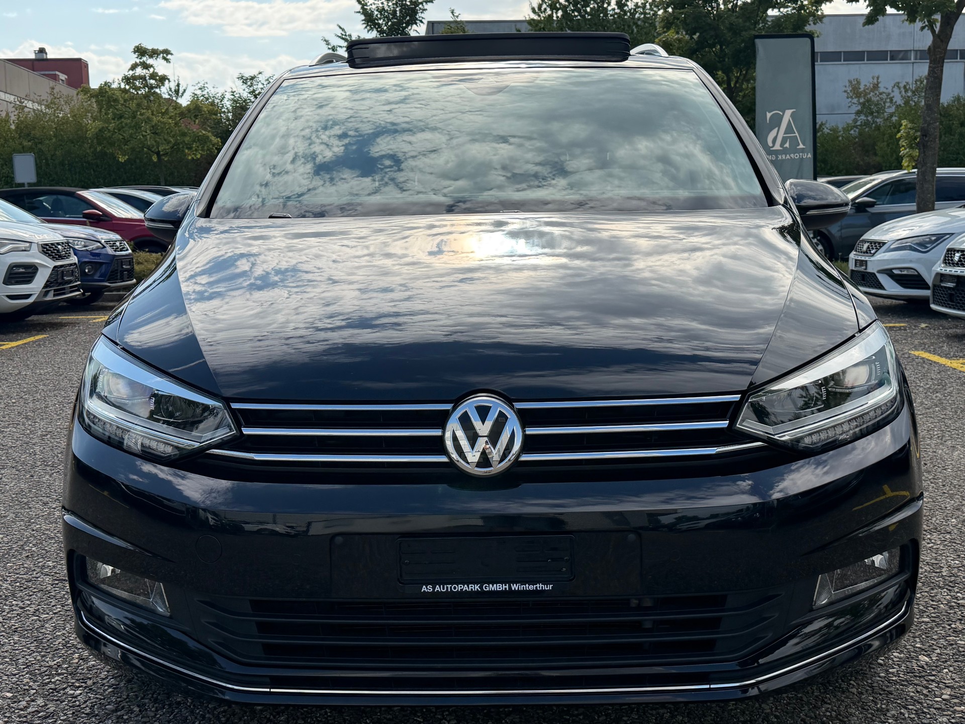 VW Touran 2.0 TDI BlueMotion Technology Highline-showroom-element-1